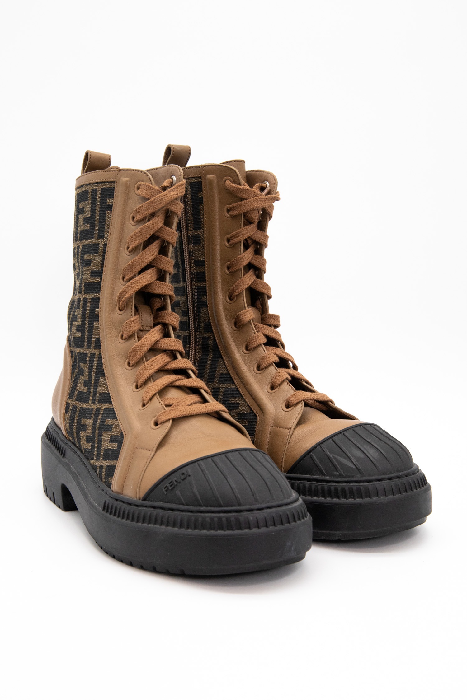 Fendi "Domino Martin" Stiefeletten in Braun und Anthrazit