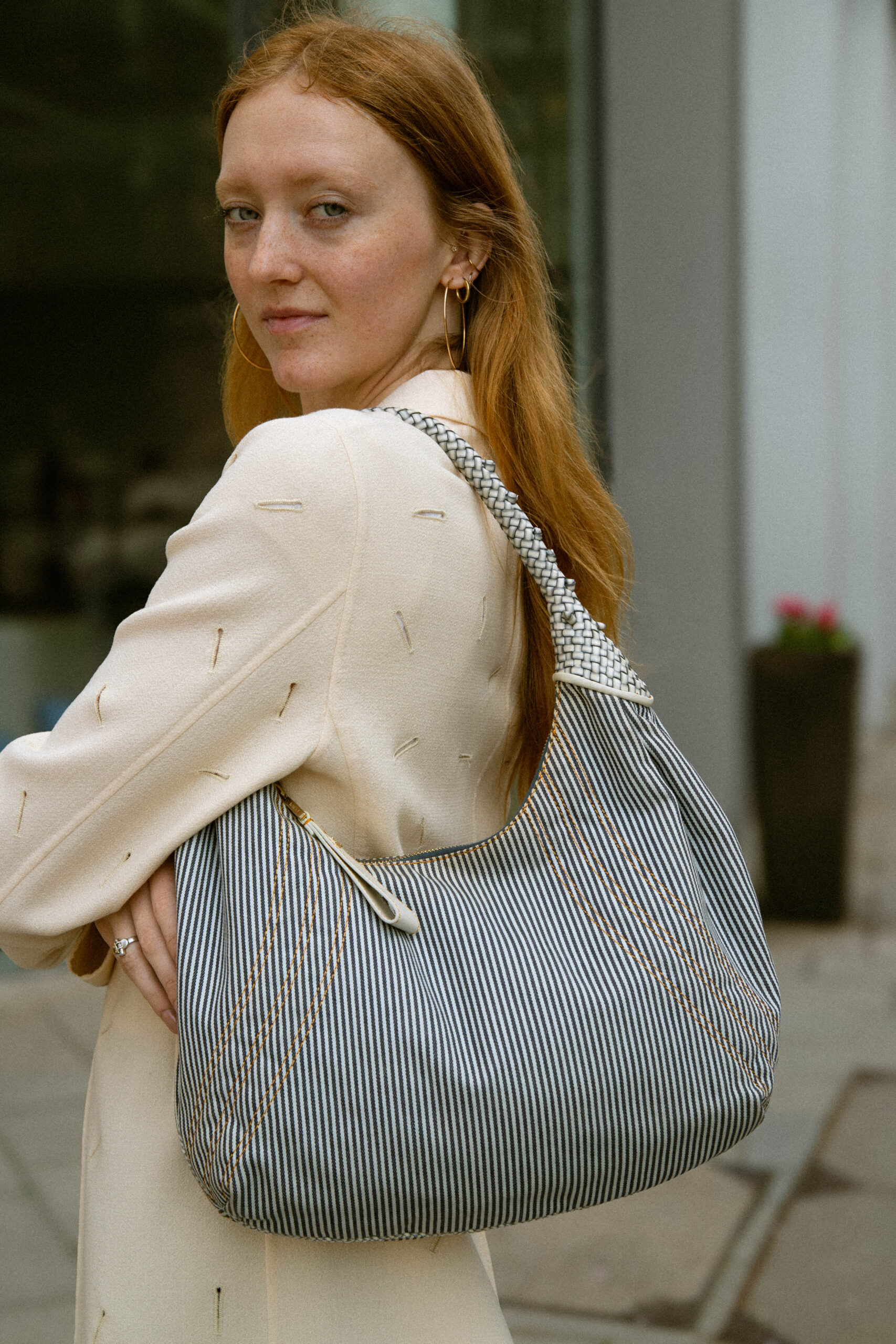 Fendi Vintage Schultertasche mit Streifen in Blau und Weiß