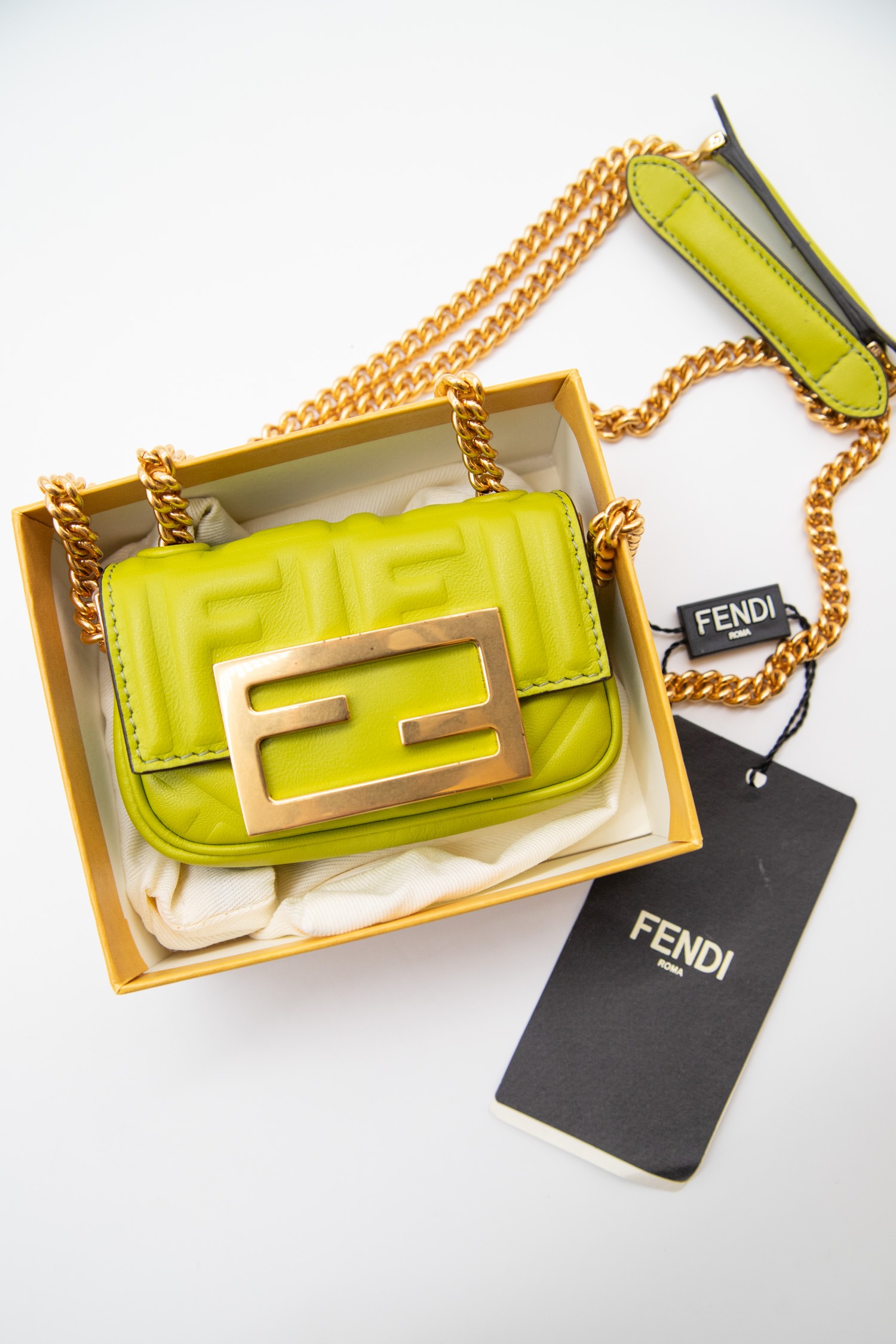 Fendi "Nano Baguette" Mini-Umhängetasche in Grün