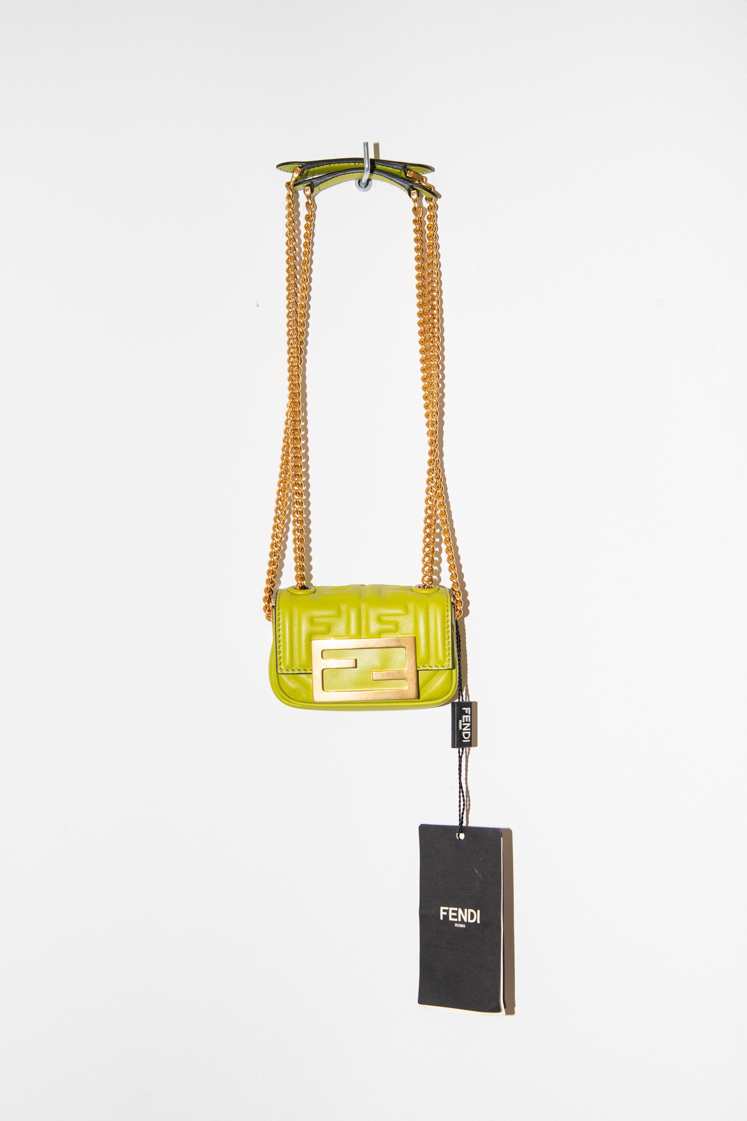 Fendi "Nano Baguette" Mini-Umhängetasche in Grün