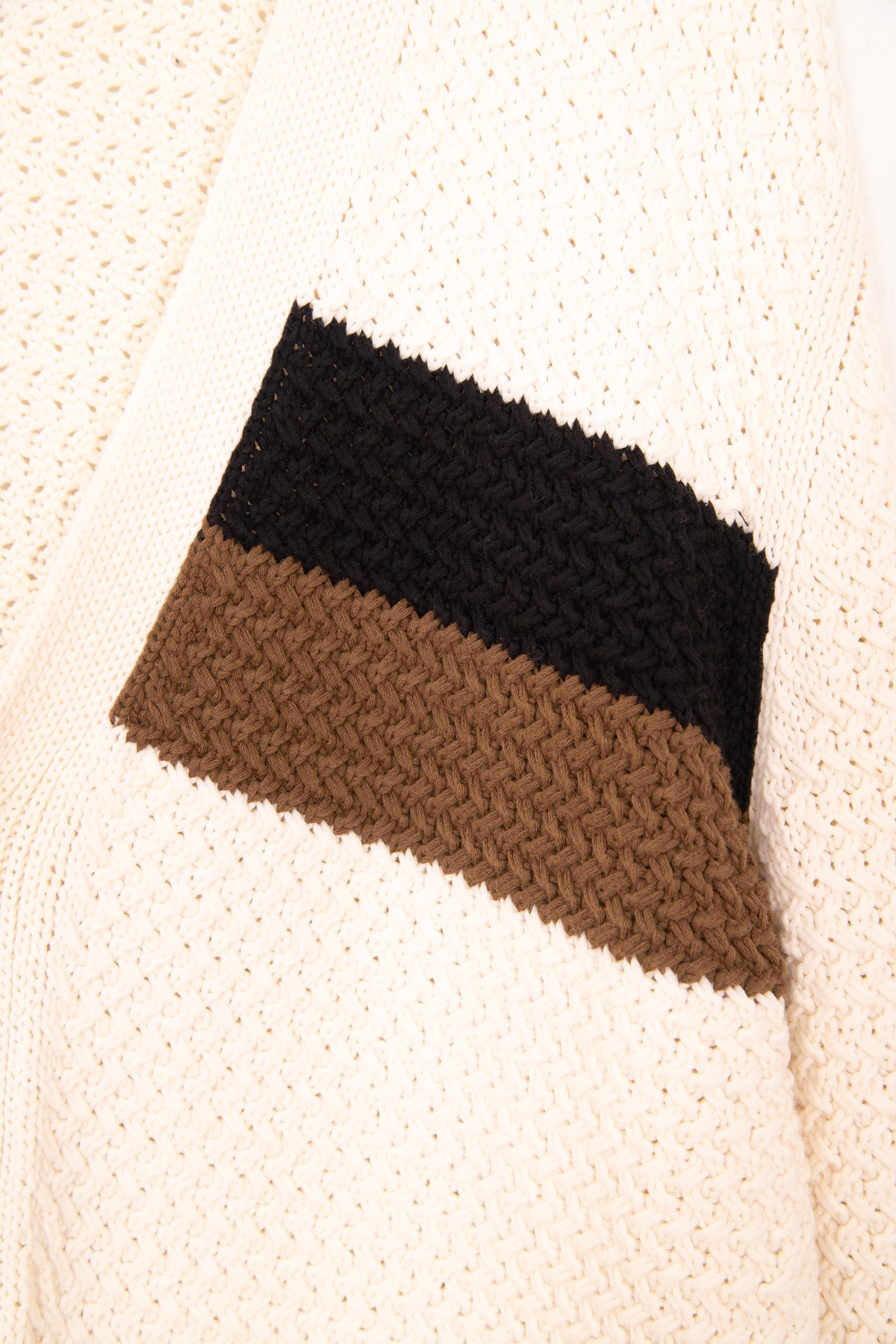 Fendi Strickjacke mit Blockstreifen in Weiß, Schwarz und Braun