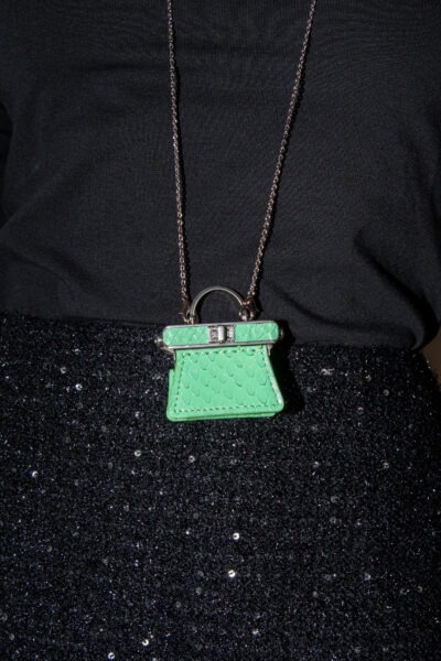 Fendi "Baguette" Mini-Taschenänhänger in Grün