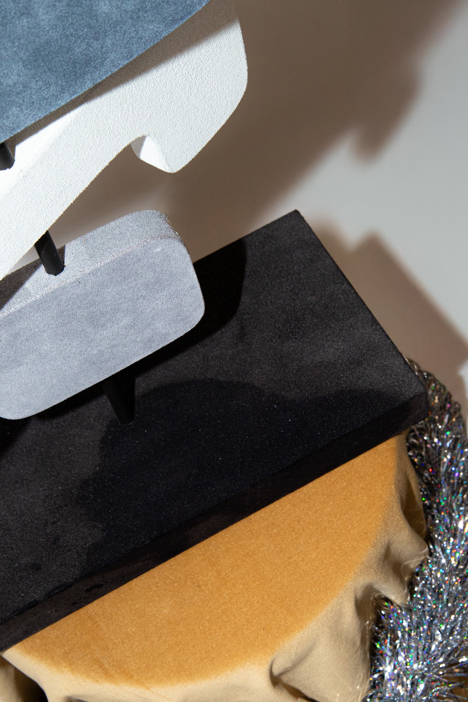 GioBagnara Skulptur "Tabou3" aus Wildleder