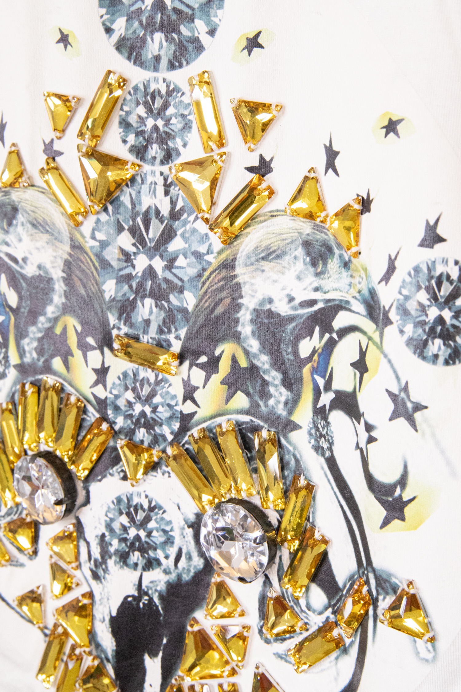 Givenchy Top mit Print und Schmucksteinen in Weiß