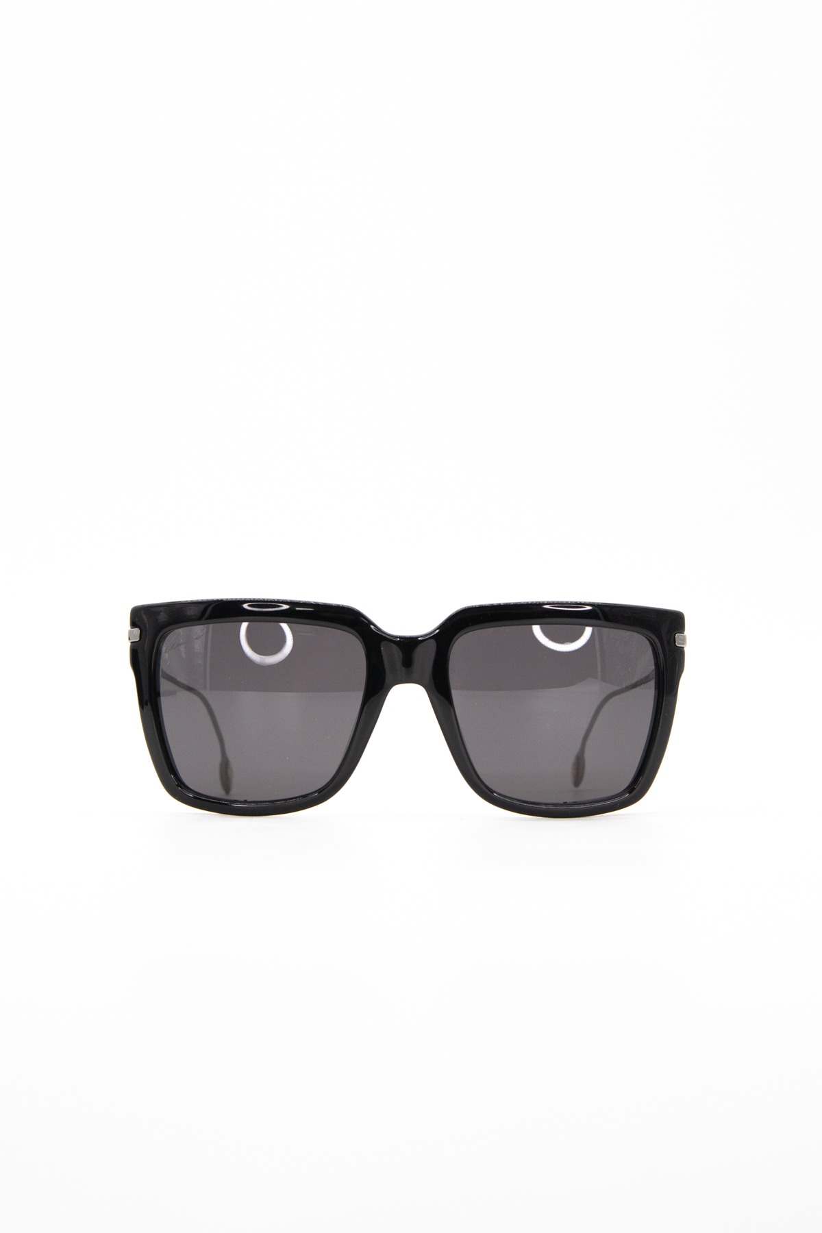 Gucci Sonnenbrille mit Metalldetails in Schwarz und Silber