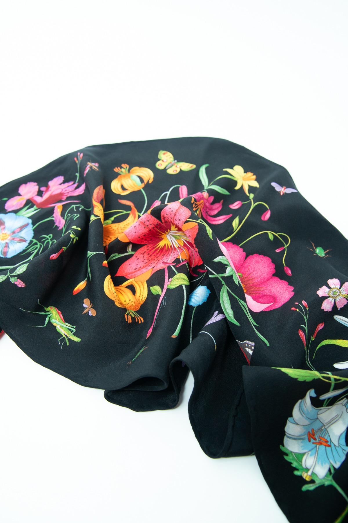 Gucci Tuch mit Blumenprint in Schwarz und Bunt