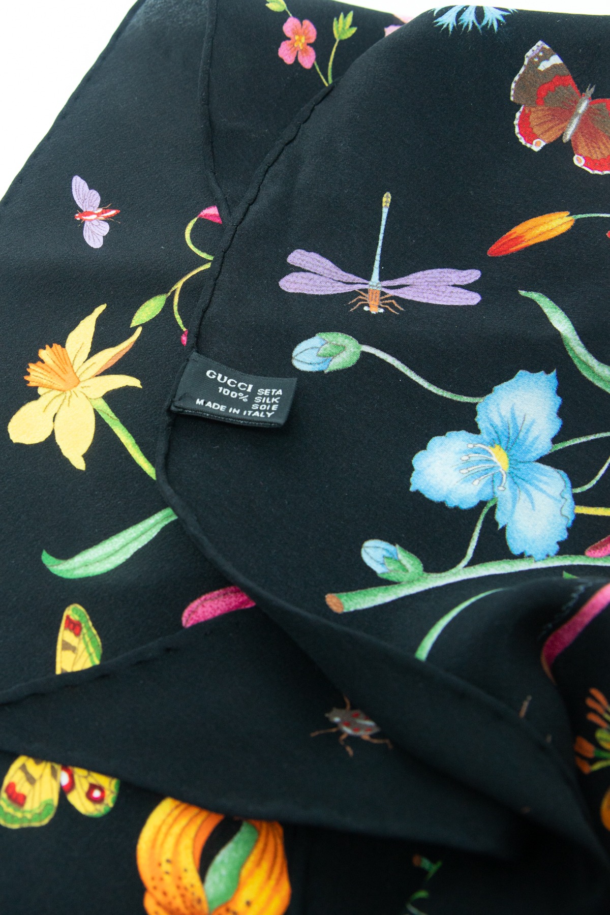 Gucci Tuch mit Blumenprint in Schwarz und Bunt