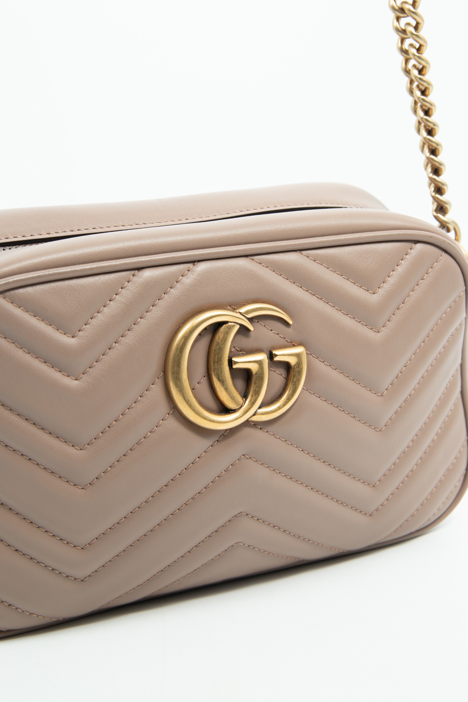 Gucci "GG Marmont" Umhängetasche in Beige und Gold