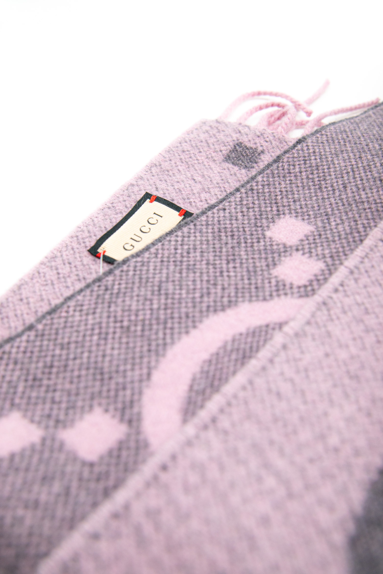 Gucci Set Mütze und Schal mit GG-Jaquard-Muster in Lila und Grau