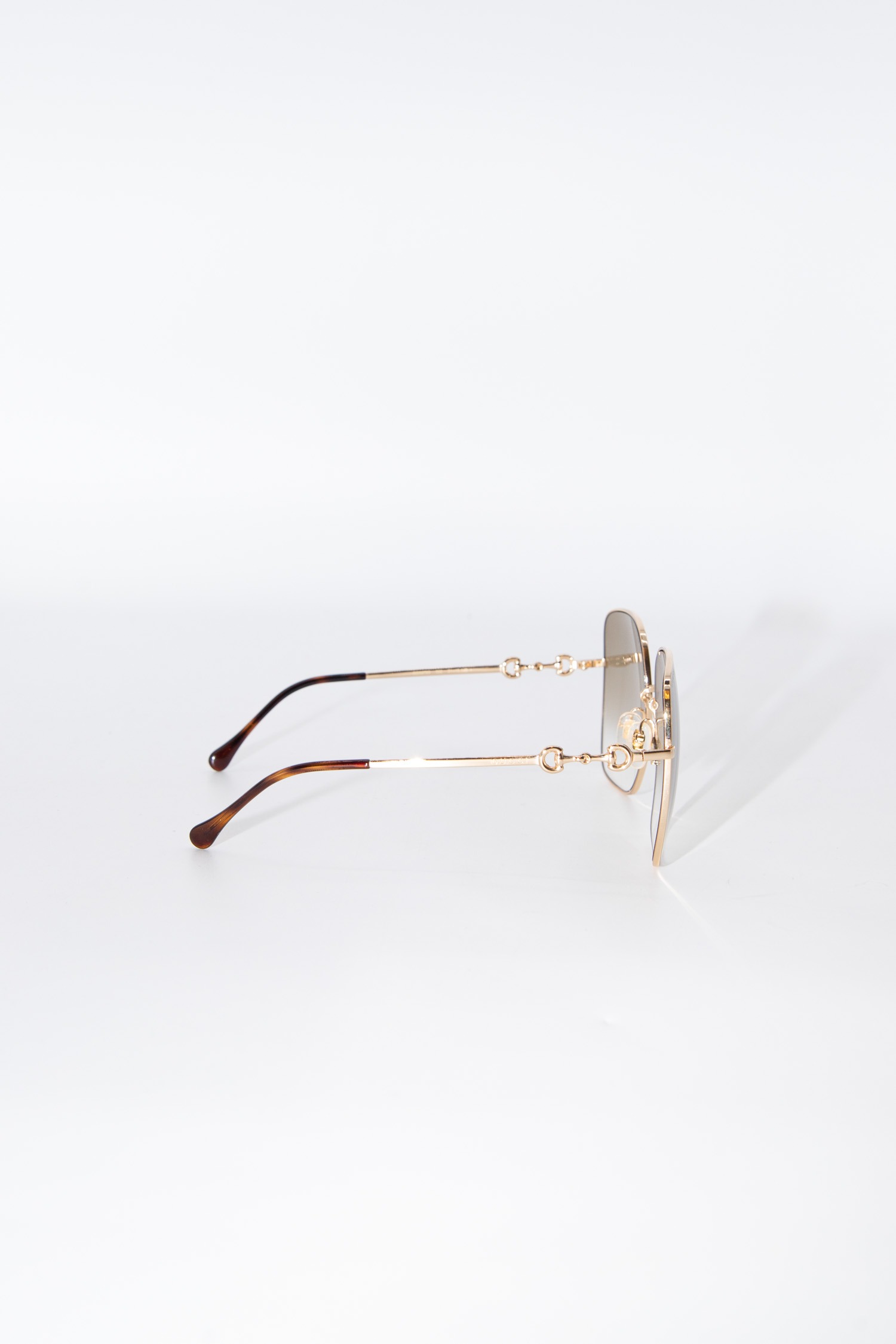 Gucci Sonnenbrille mit eckigem Rahmen in Gold