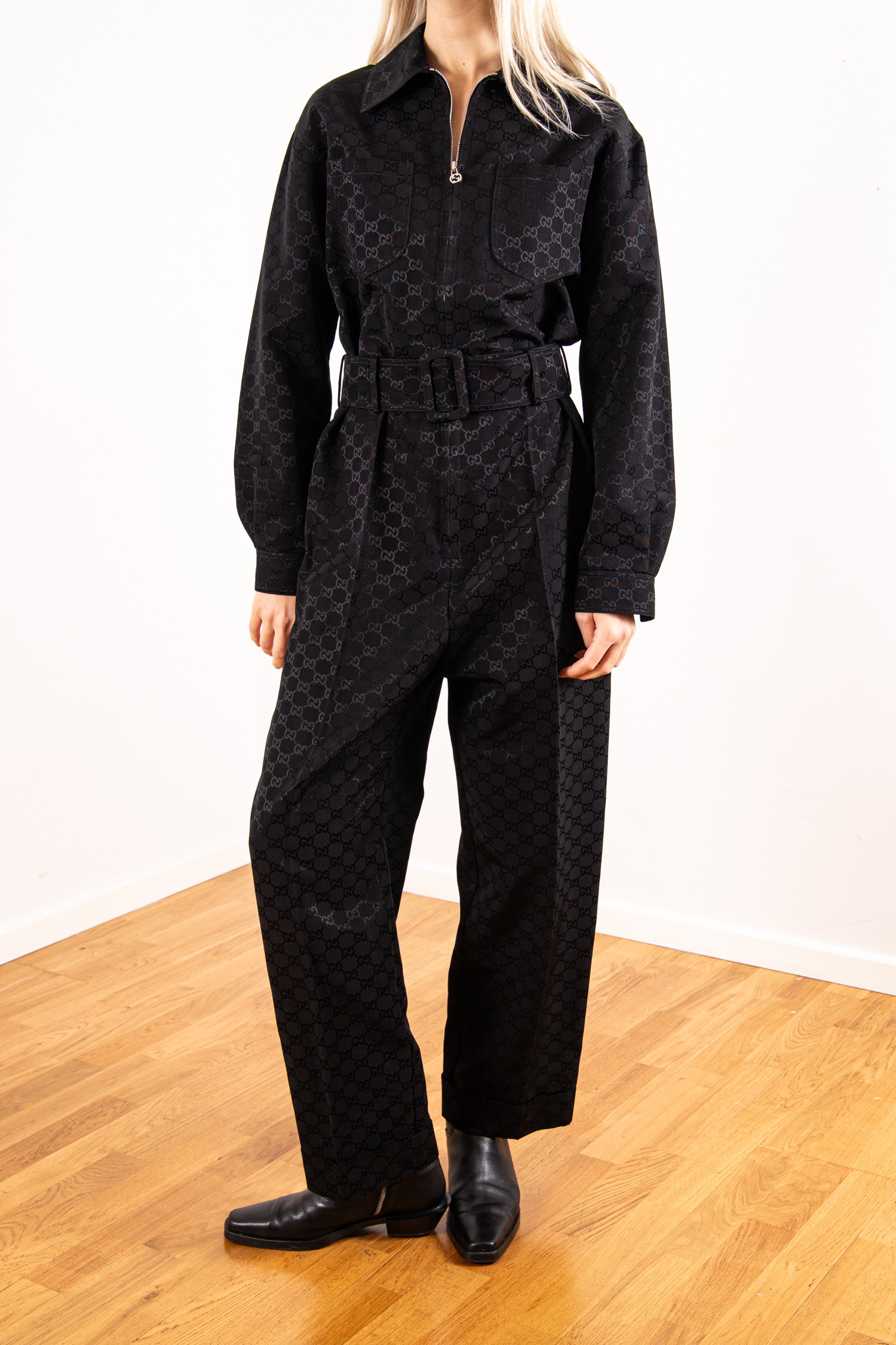 Gucci Monogramm Jumpsuit mit Gürtel in Schwarz