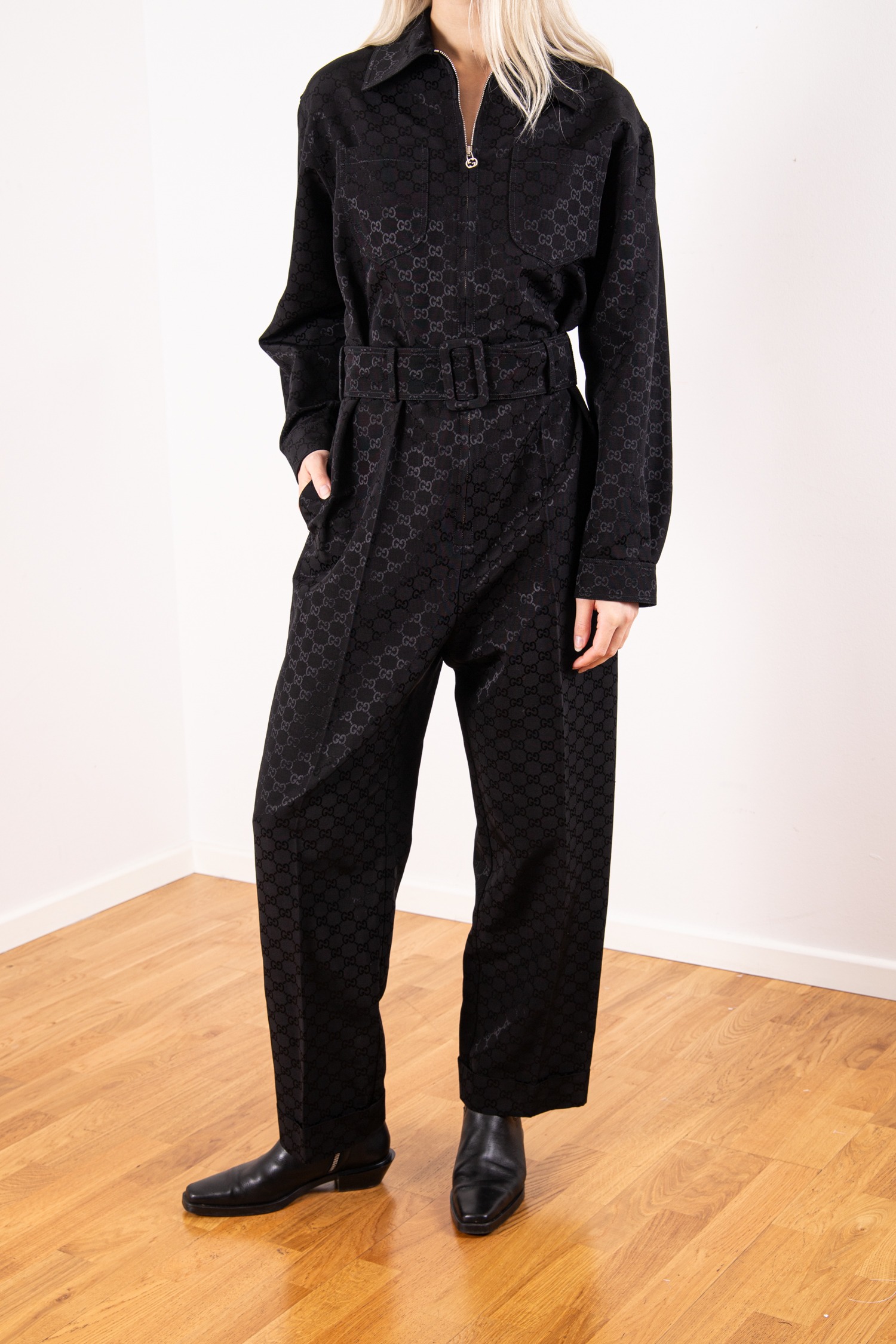 Gucci Monogramm Jumpsuit mit Gürtel in Schwarz
