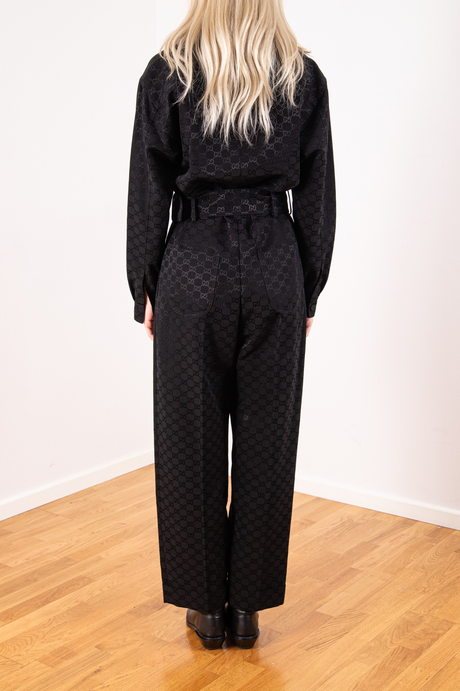 Gucci Monogramm Jumpsuit mit Gürtel in Schwarz