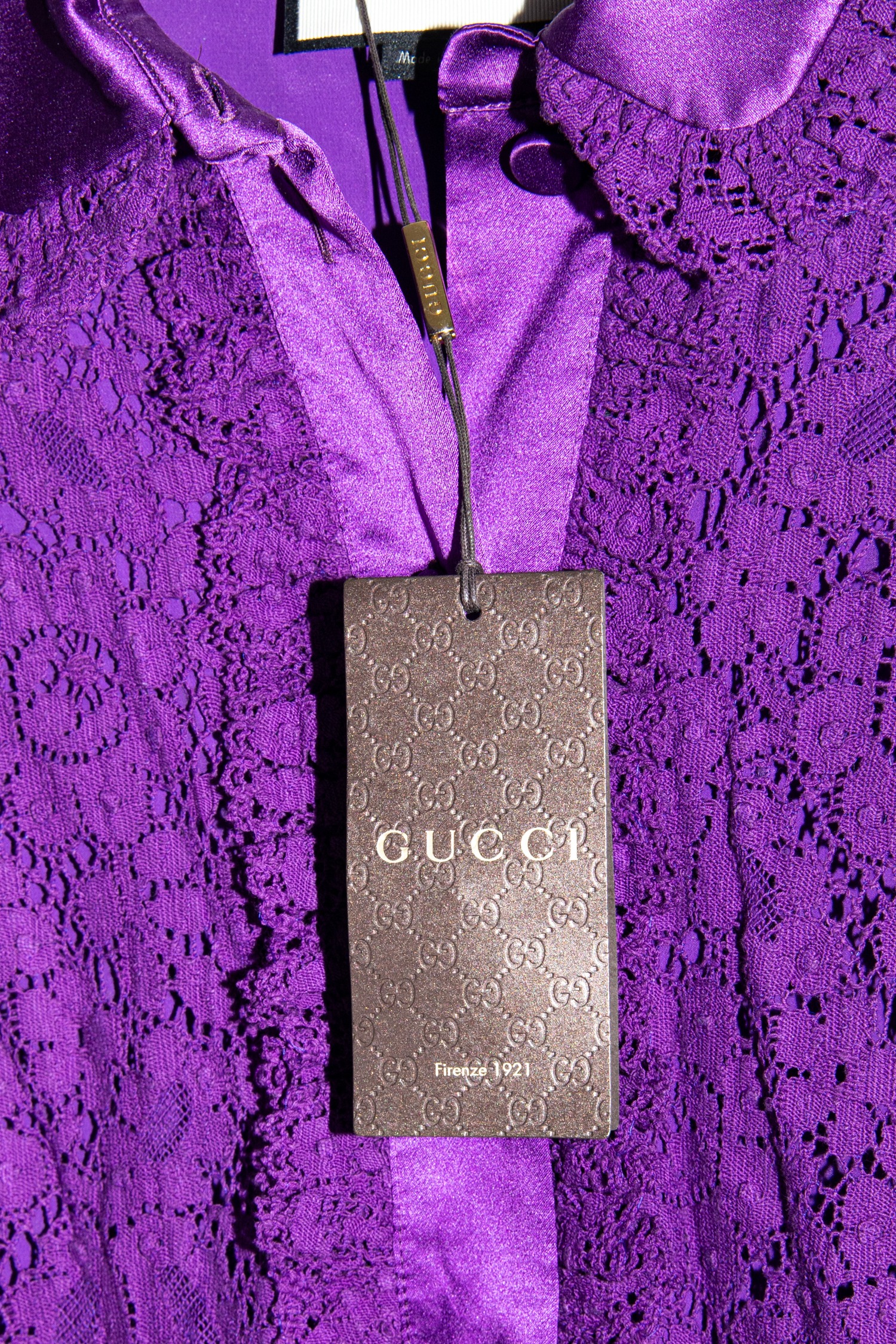 Gucci Minikleid mit Spitze und Rüschen in Lila