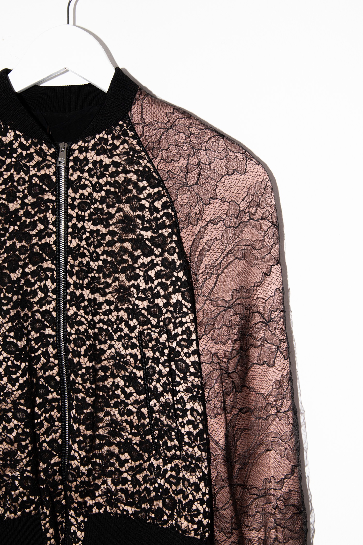 Gucci Blouson mit Spitze in Schwarz und Beige