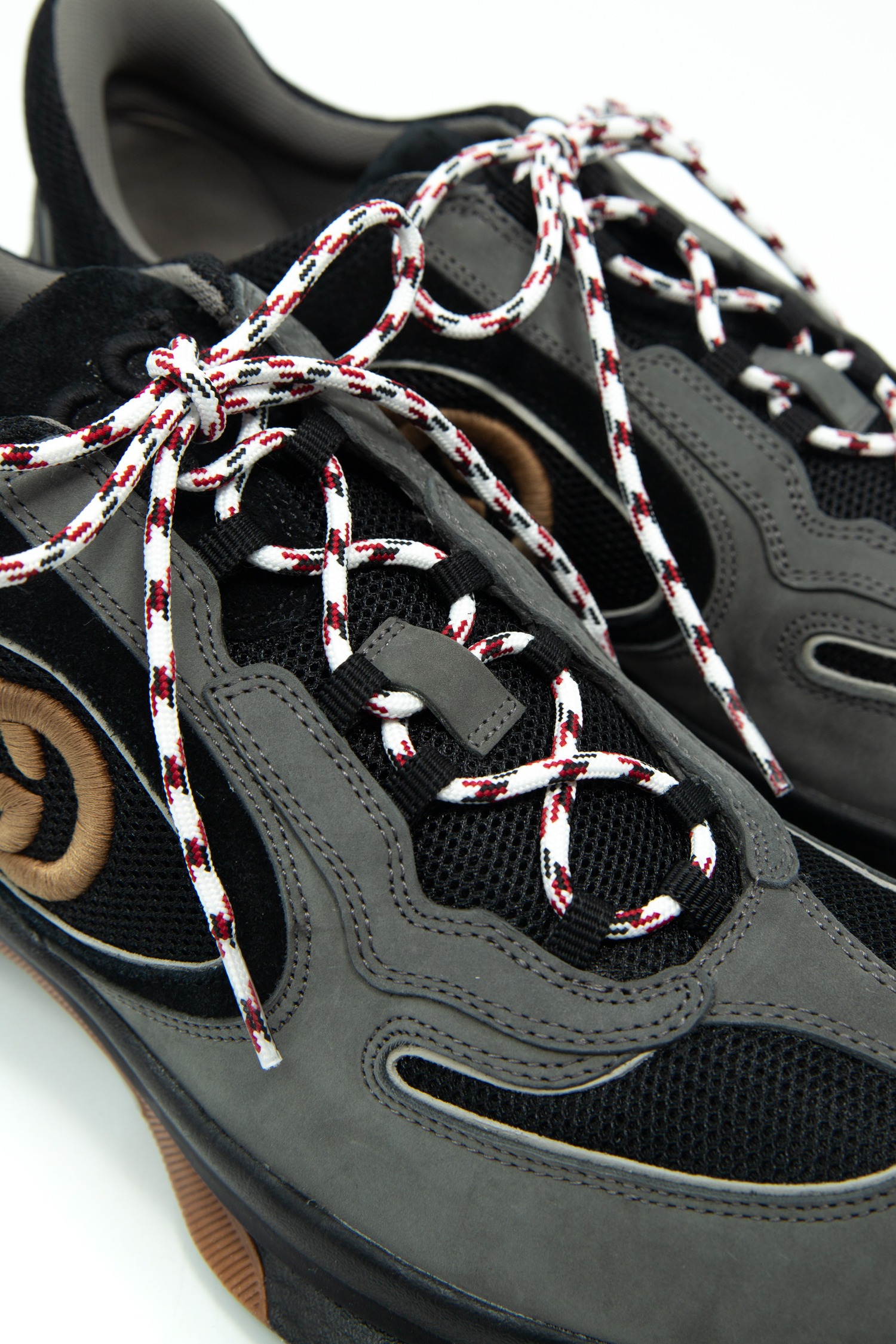 Gucci "Run" Sneaker in Grau, Schwarz und Beige