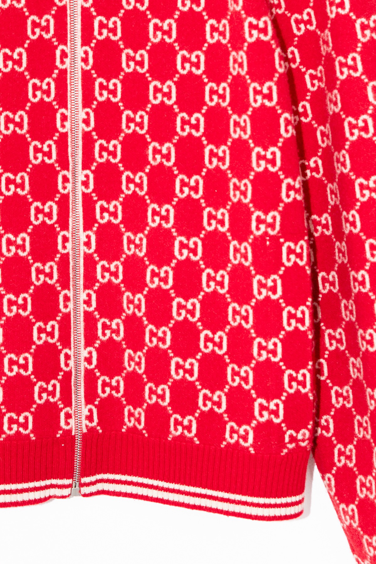 Gucci Strickjacke aus GG Jacquard in Rot und Ecru