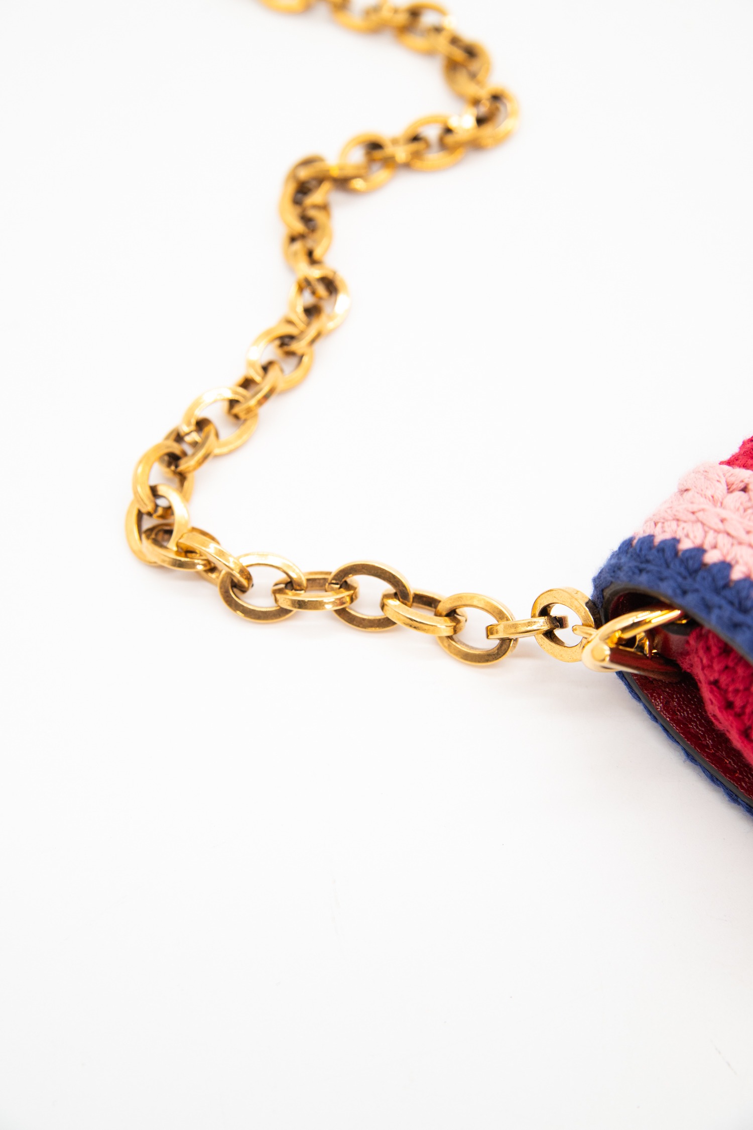 Gucci "Horsebit 1955 Crochet" Umhängetasche in Rot und Bunt