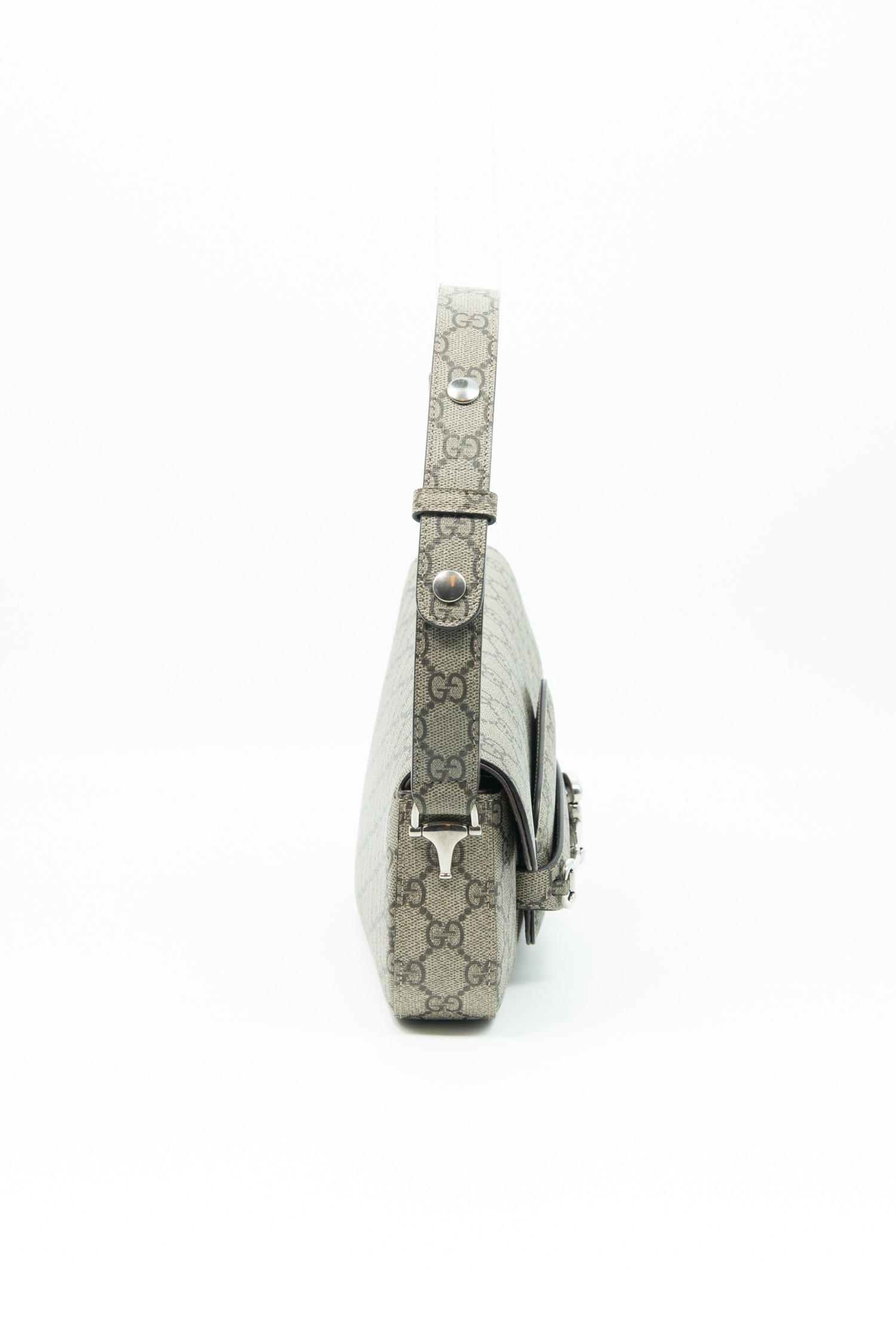 Gucci "Horsebit 1955 Asymetric" Handtasche in Beige und Silber