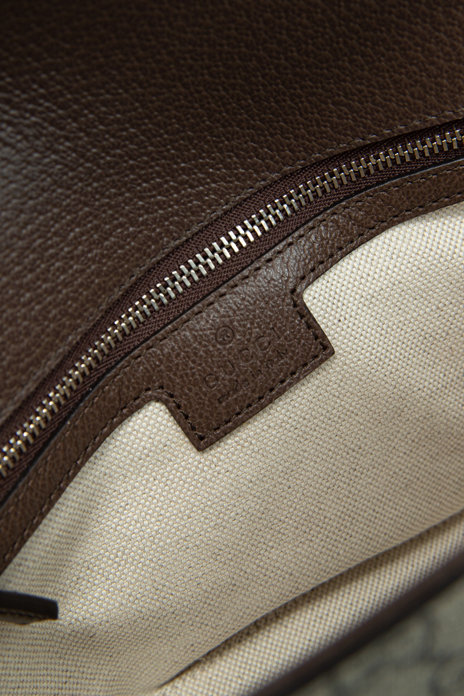 Gucci "Horsebit 1955 Asymetric" Handtasche in Beige und Silber