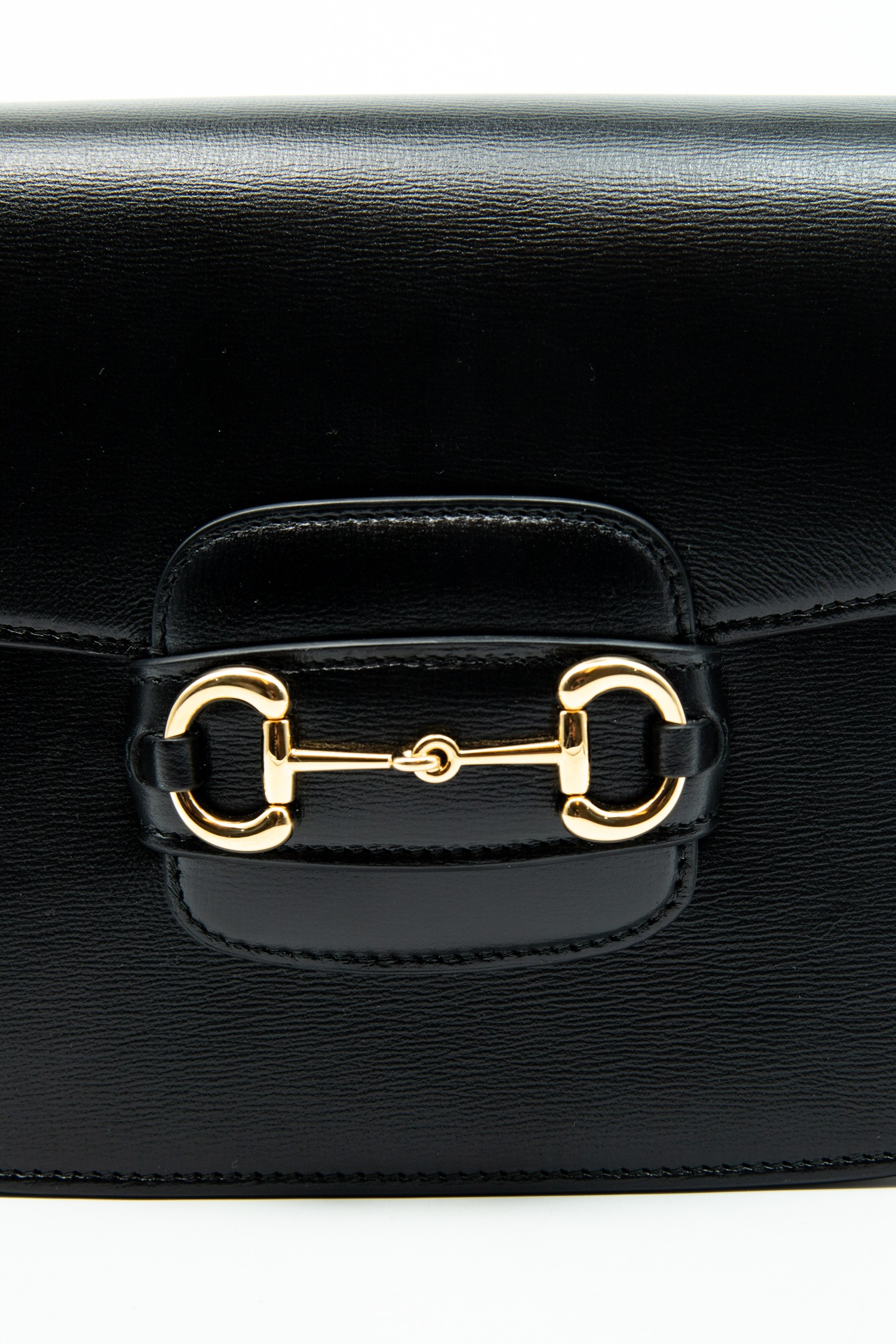 Gucci "Horsebit 1955" Mittelgroße Schultertasche in Schwarz und Gold