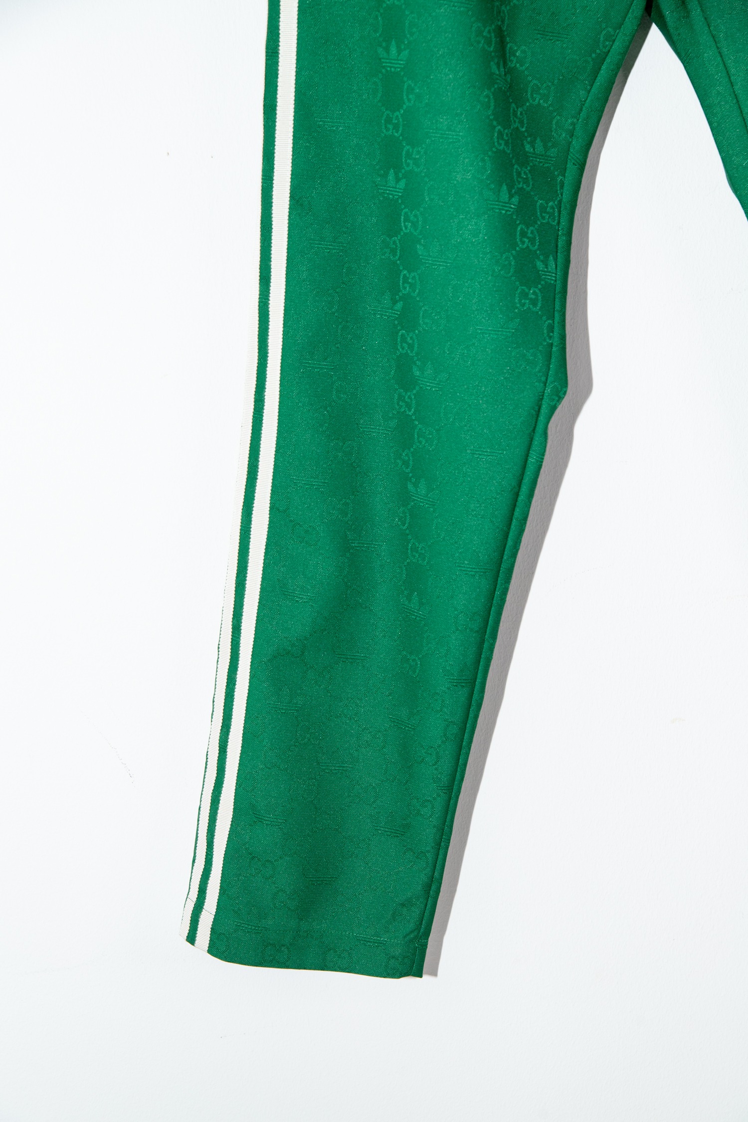 Gucci x Adidas Jogginghose in Gün, Ecru und Rot