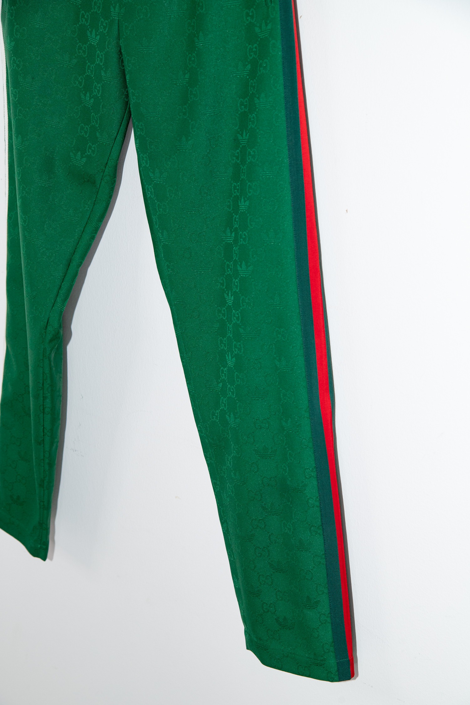 Gucci x Adidas Jogginghose in Gün, Ecru und Rot