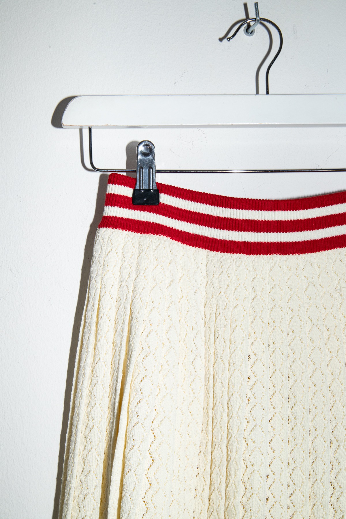 Gucci x Adidas Plisseerock in Ecru, Rot und Gelb