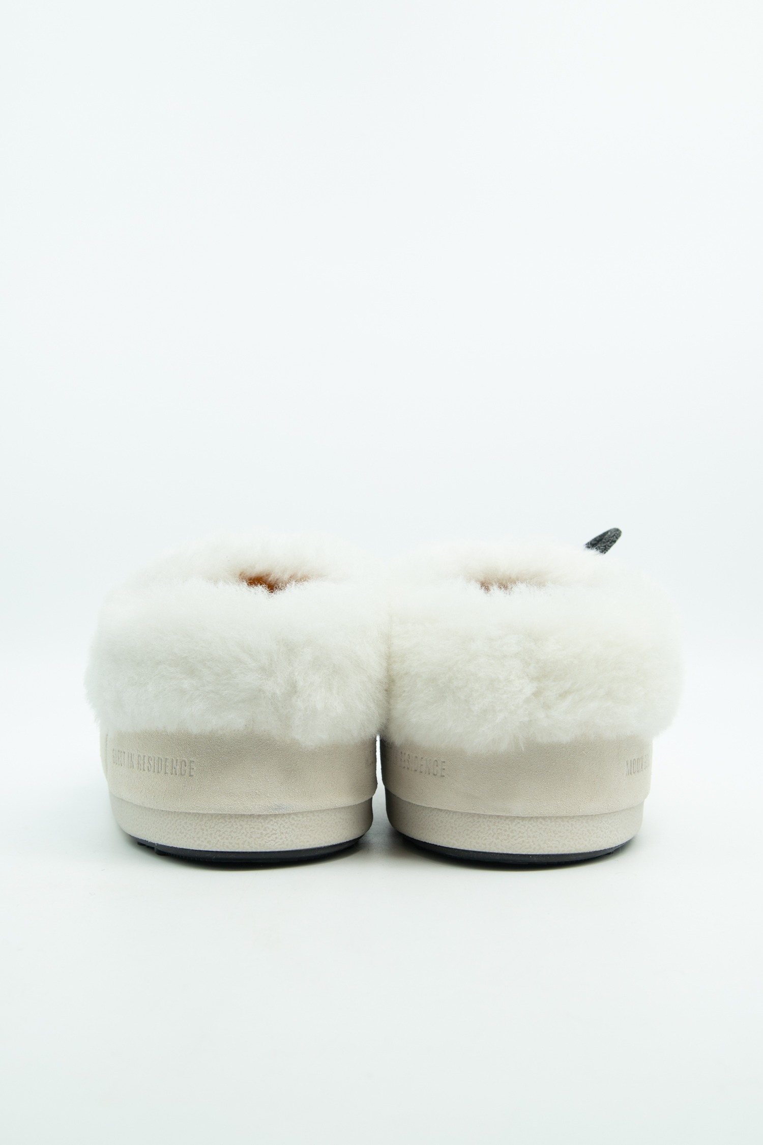 Moon Boot x Guest In Residence "EVX Chalet" Stiefel in Creme und Schwarz