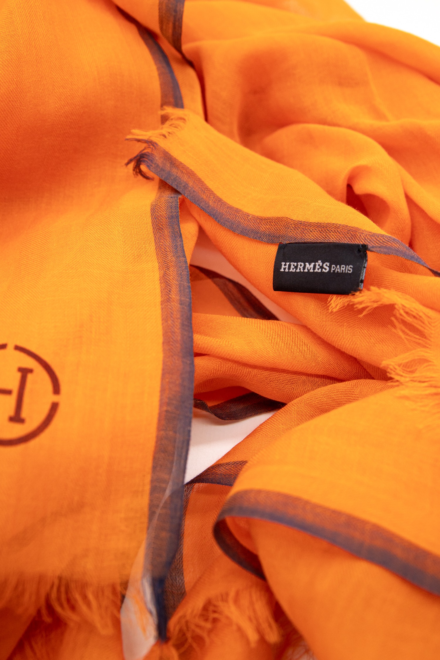 Hermès "Naoshima" Tuch in Orange und Dunkelblau