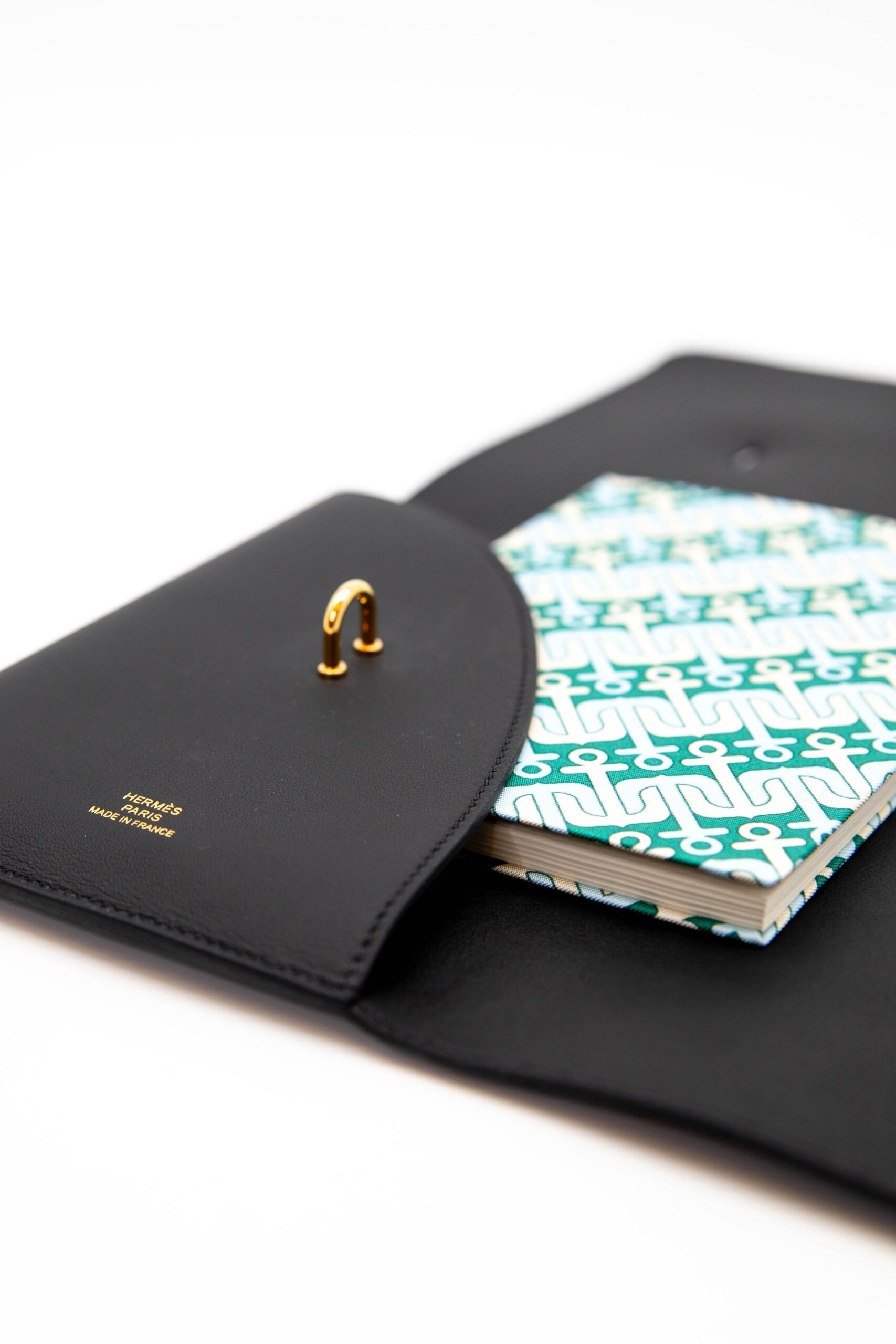 Hermès Notizbuch mit stoffbezogenem Einschlag und Schutzhülle