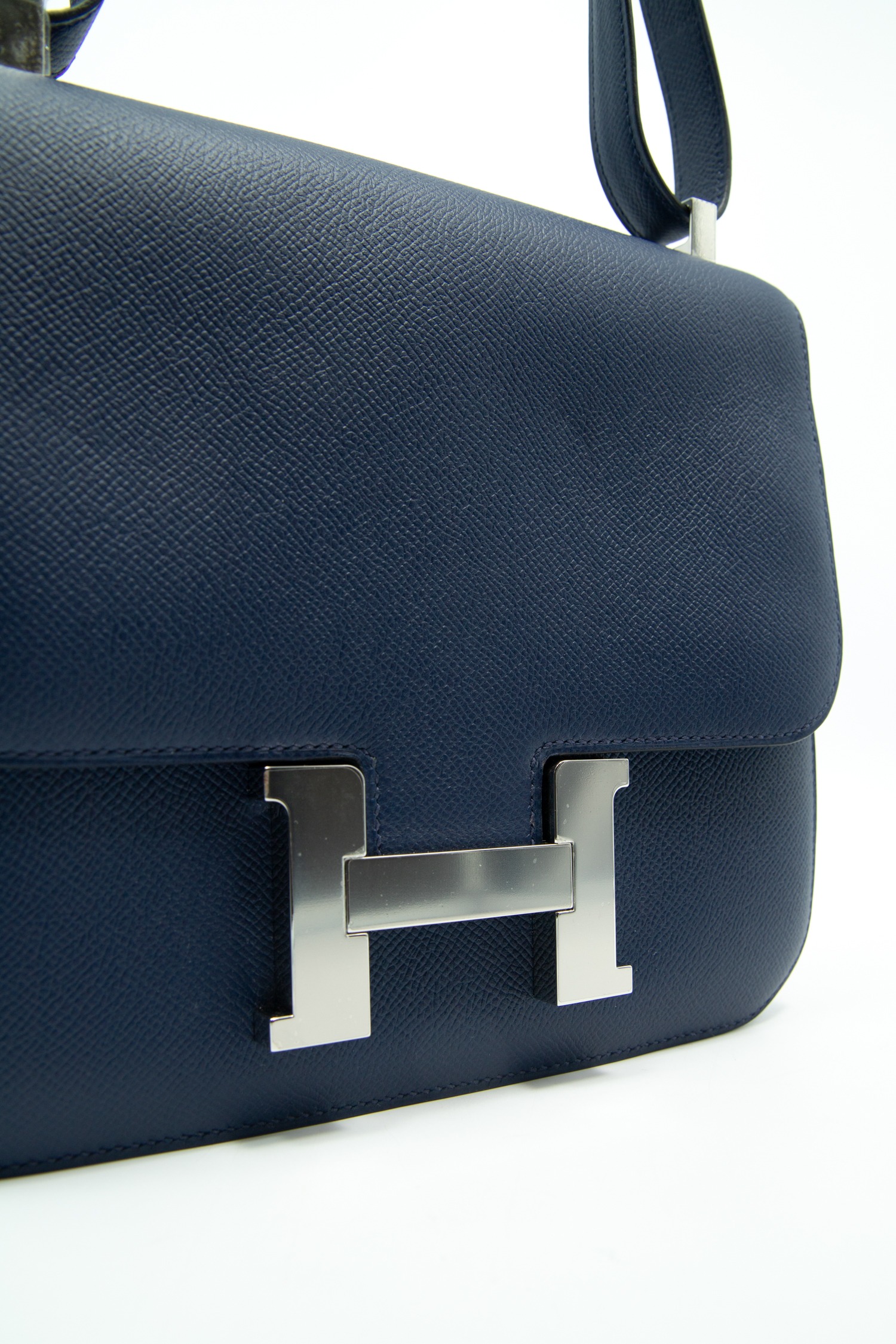 Hermès "Constance" Umhängetasche in Dunkelblau und Silber