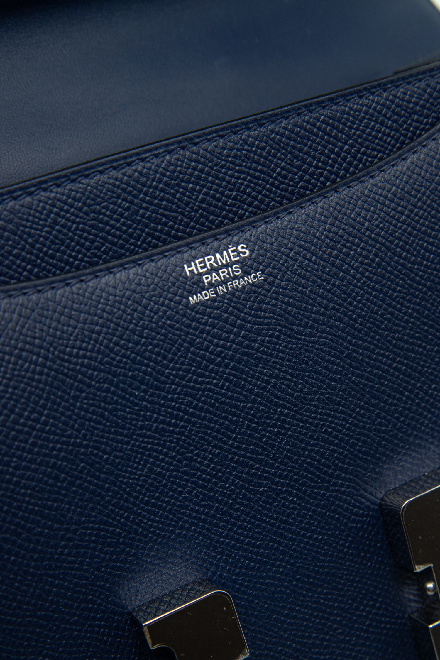 Hermès "Constance" Umhängetasche in Dunkelblau und Silber