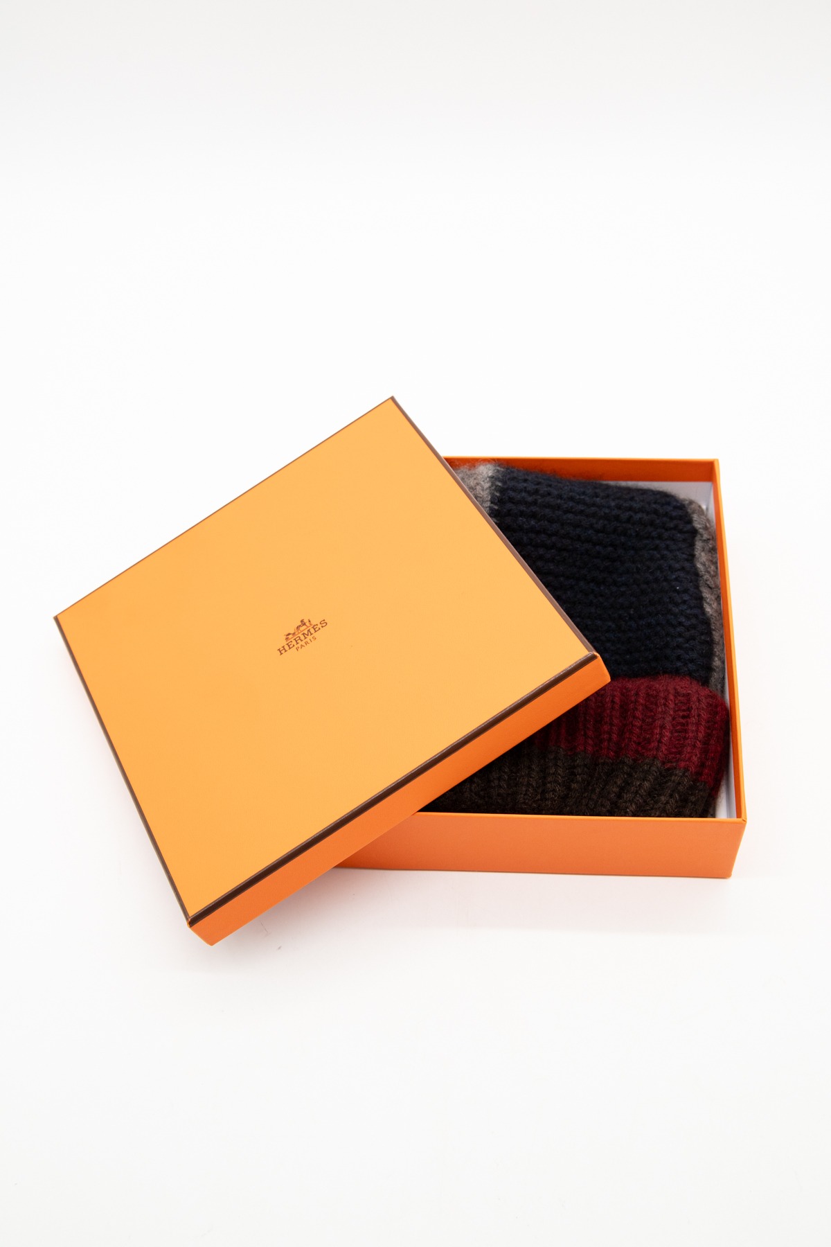 Hermès Mütze in Grau, Bordeaux, Dunkelblau