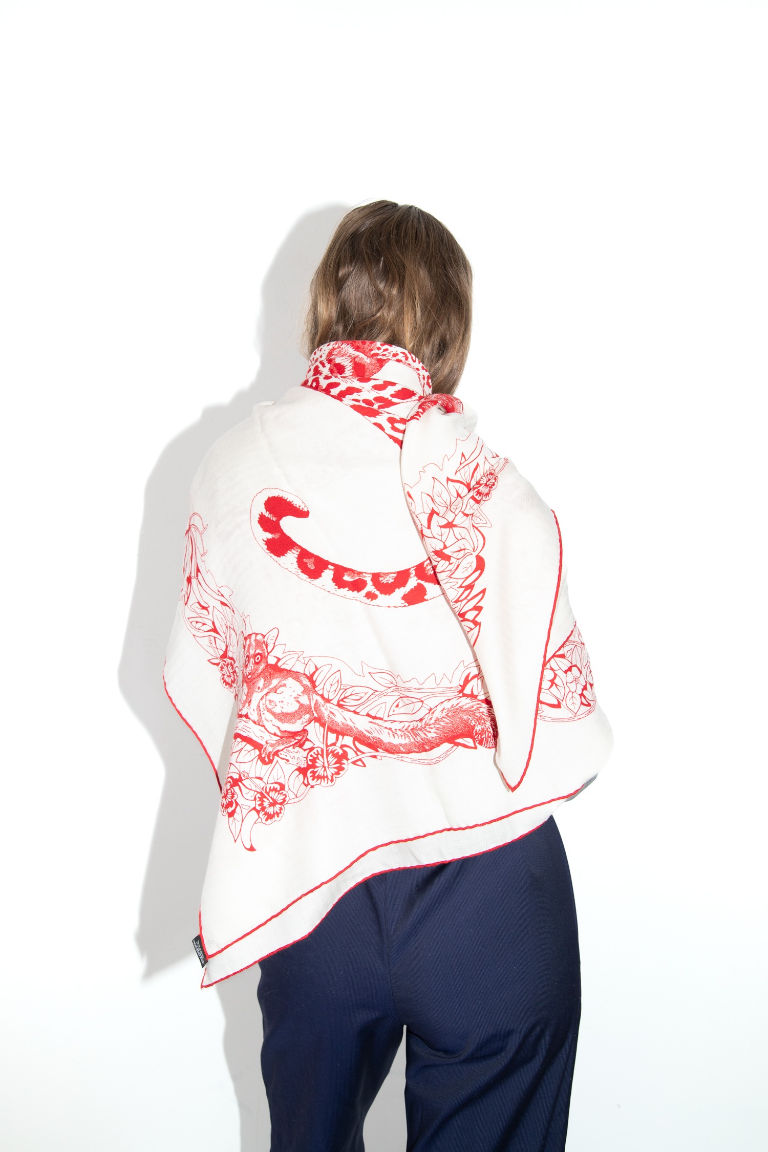 Hermès "Jungle Love" Kaschmir-Seidentuch in Rot und Ecru