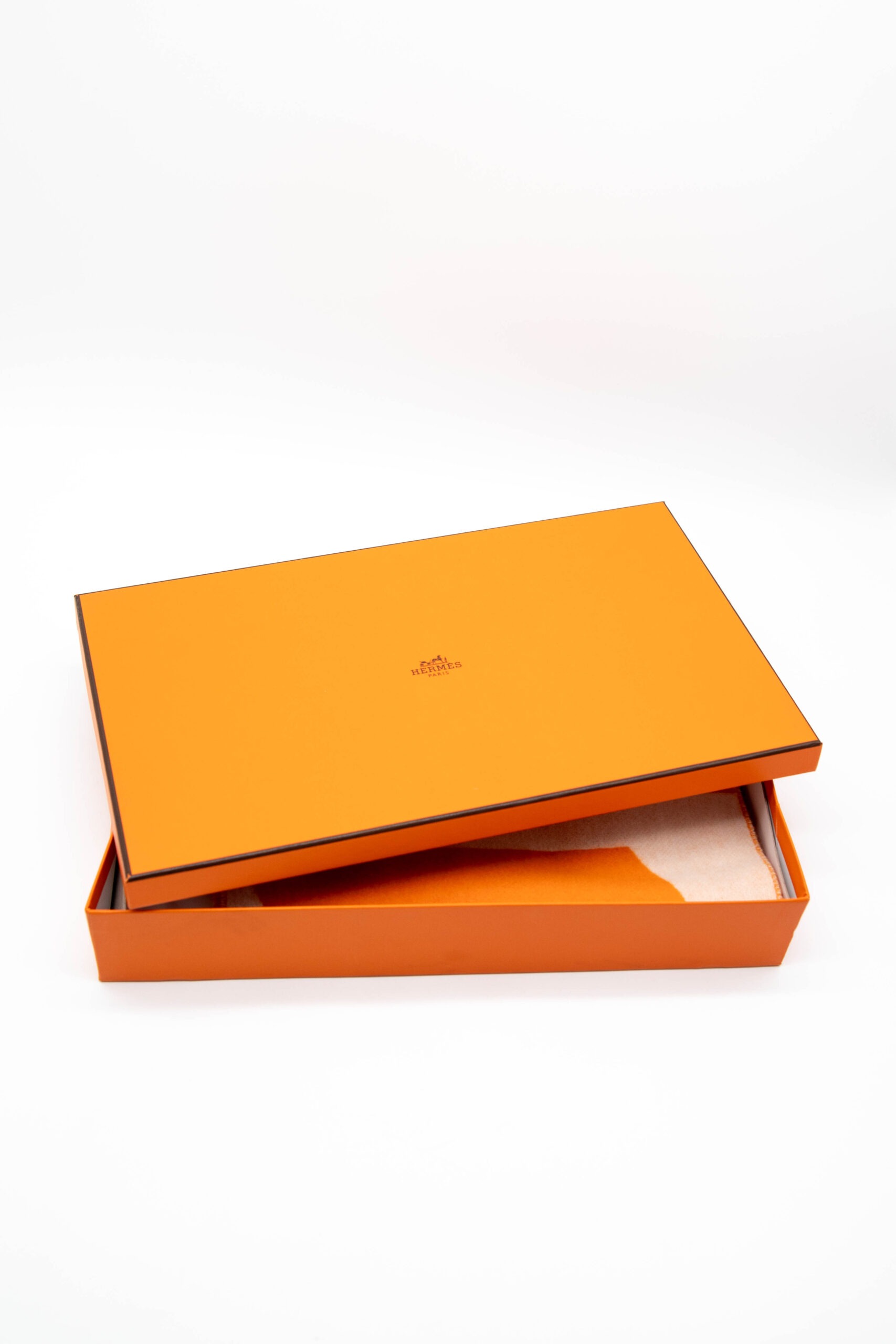 Hermès Schal mit grafischen Muster in Orange