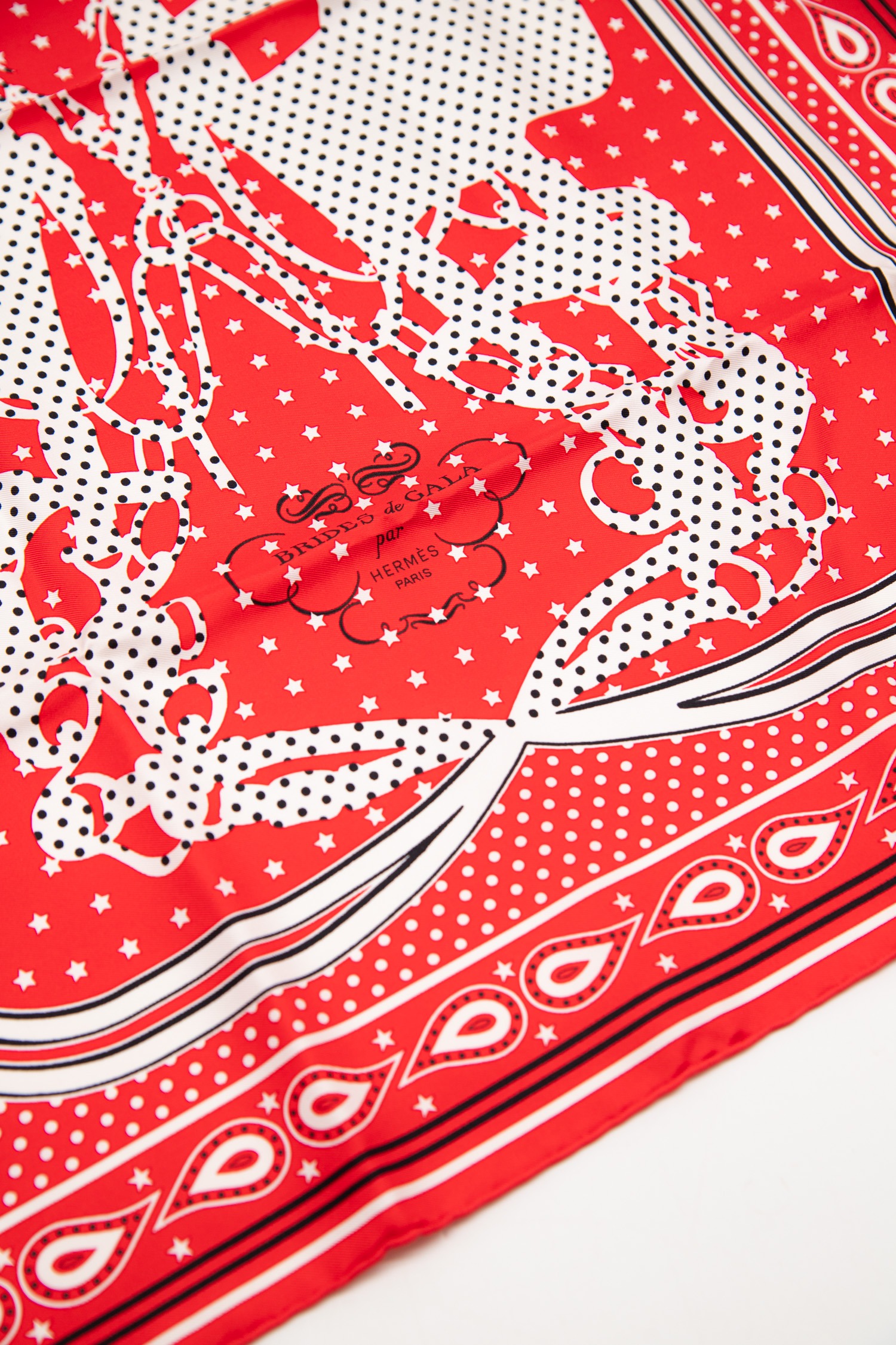 Hermès „Brides de Gala“ Seidentuch in Rot, Weiß und Schwarz