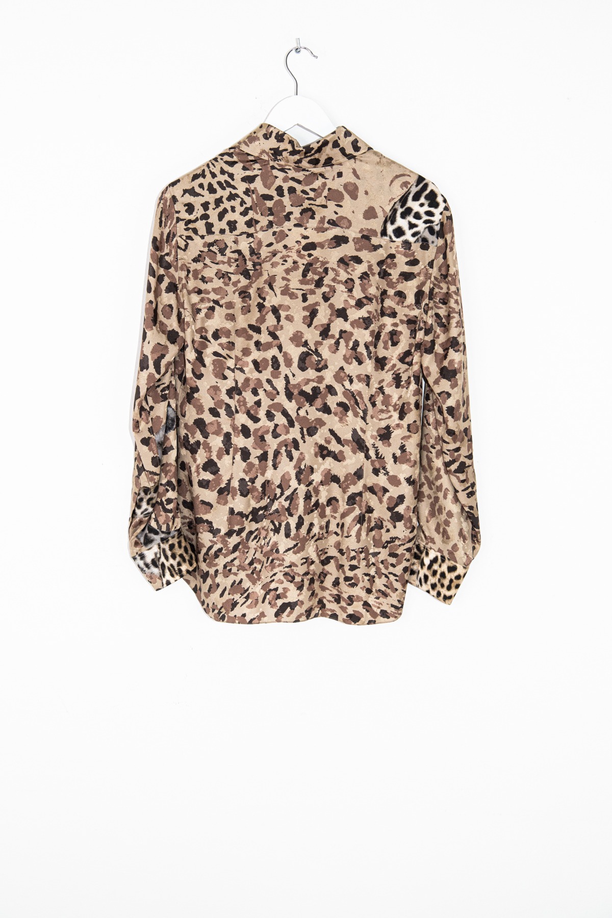 Hermès Bluse mit Leoparden-Print aus Seide in Beige