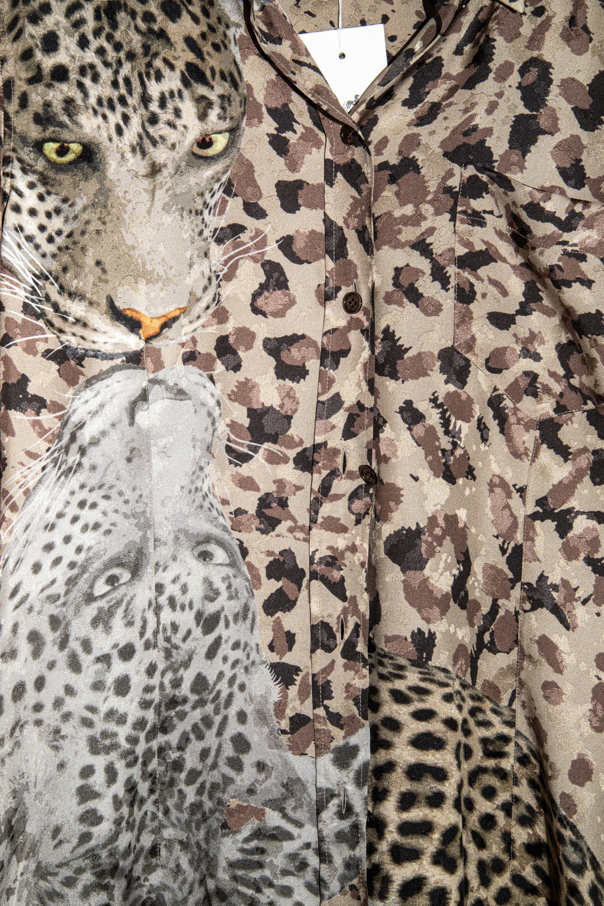 Hermès Bluse mit Leoparden-Print aus Seide in Beige