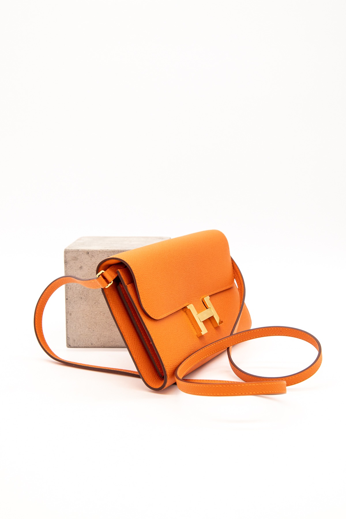 Hermès "Constance To Go" Clutch in Orange und Gold