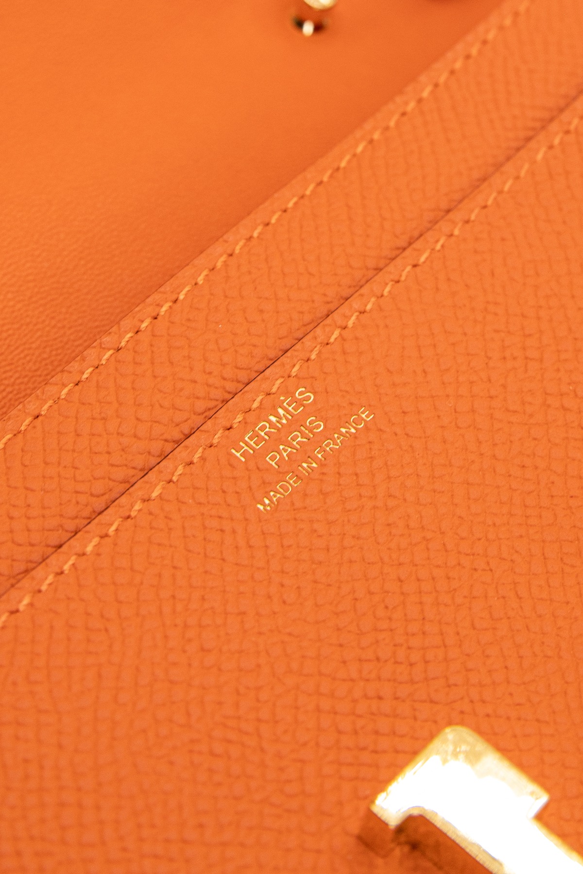 Hermès "Constance To Go" Clutch in Orange und Gold