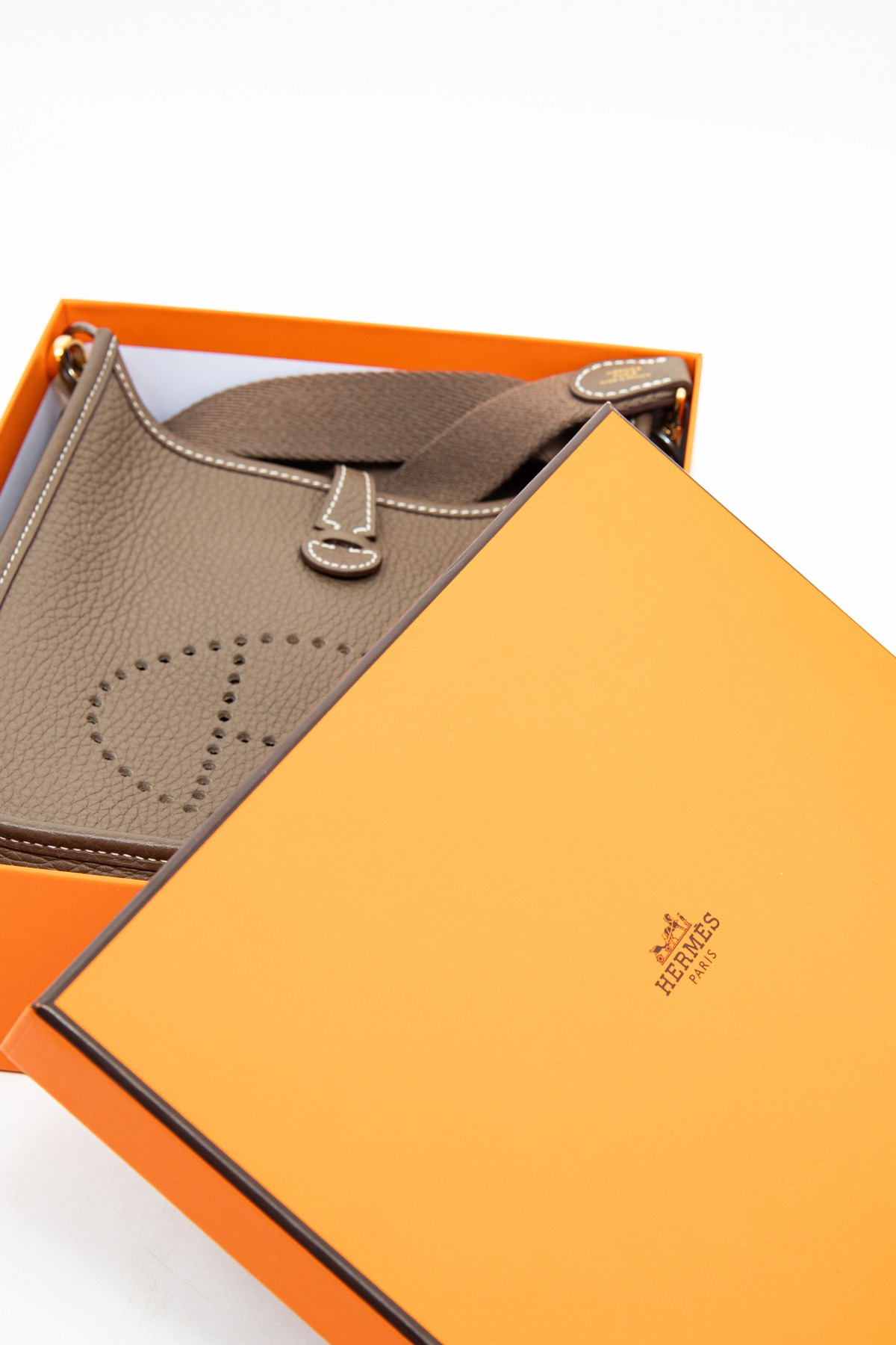 Hermès "Evelyne 18" Umhängetasche in Taupe