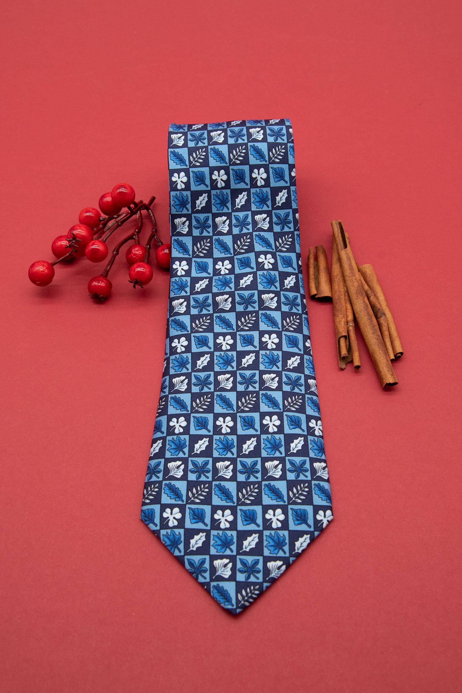 Hermès Krawatte mit Blättermuster in Hell- und Dunkelblau