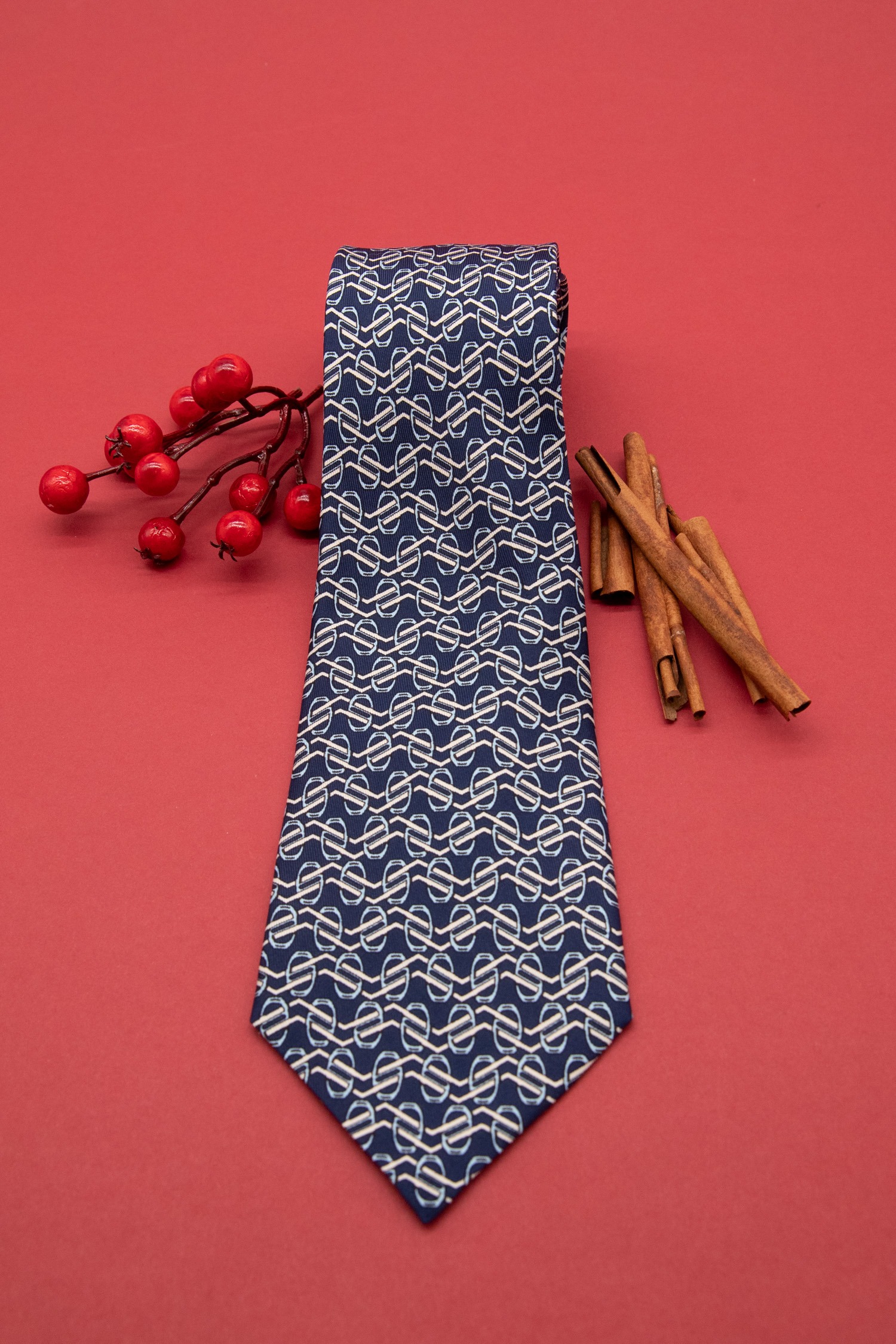 Hermès Krawatte mit grafischem Muster in Dunkelblau