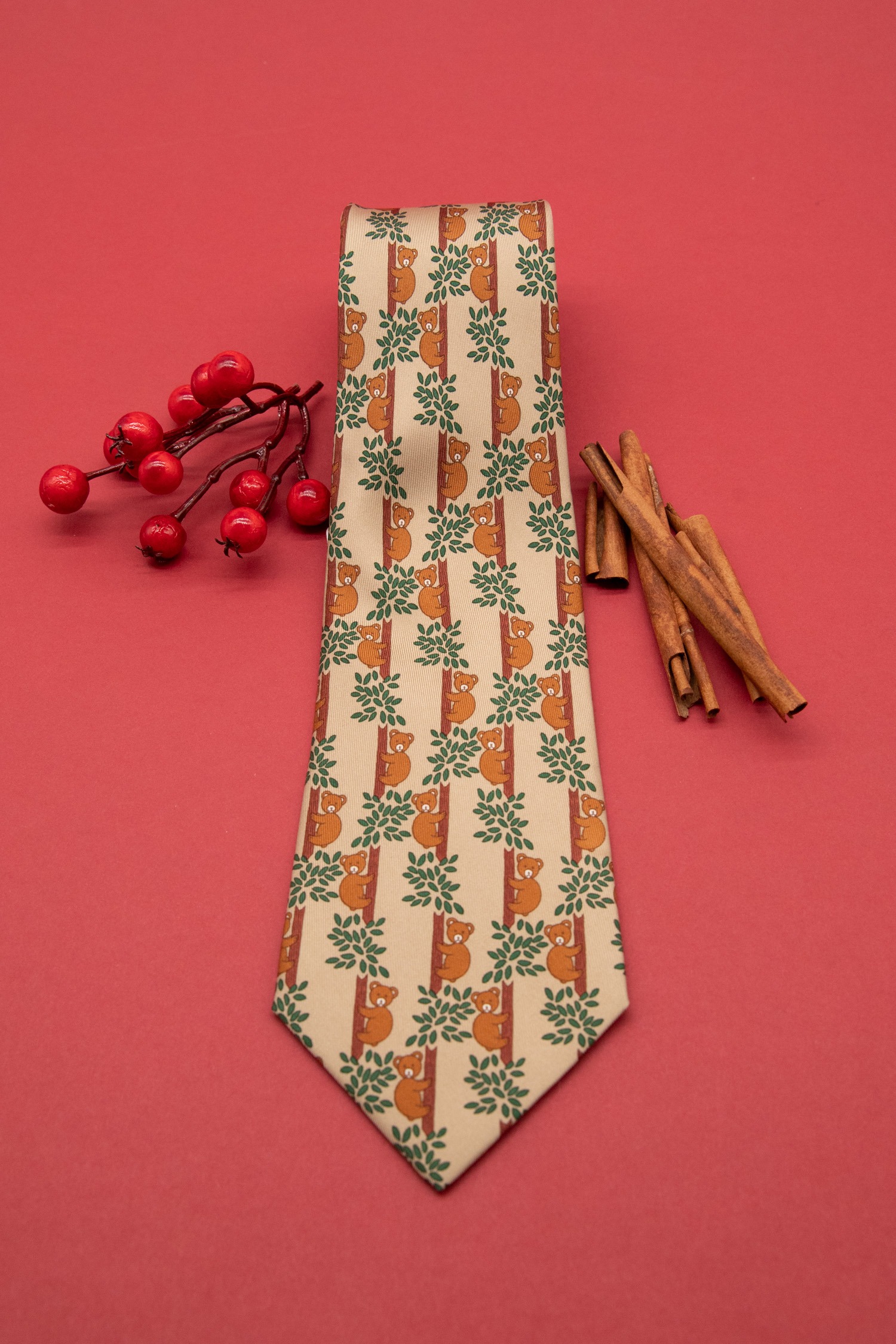 Hermès Krawatte mit Bärenmuster in Khaki