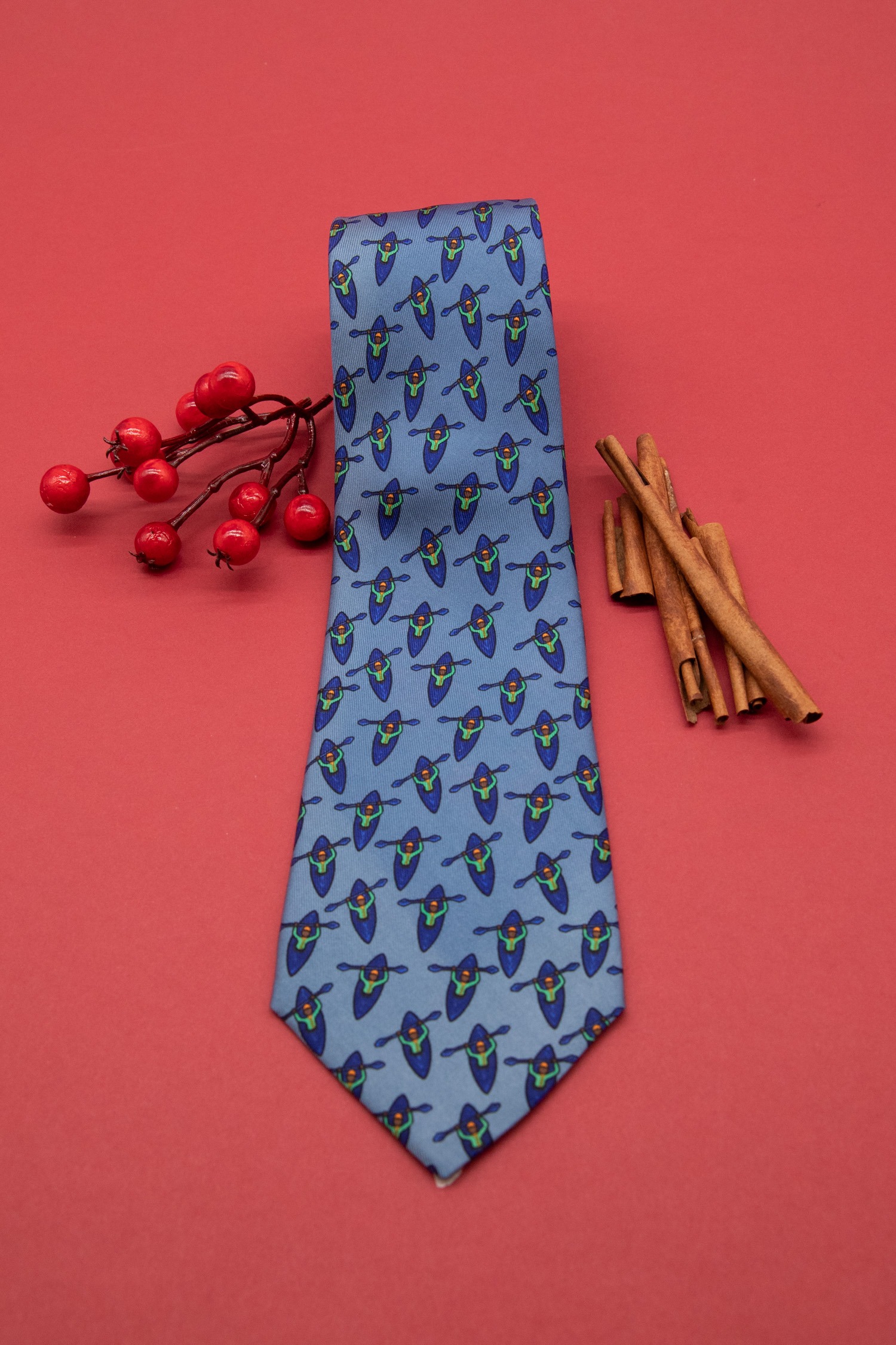 Hermès Krawatte mit Kanufahrer Muster in Blau und Dunkelblau