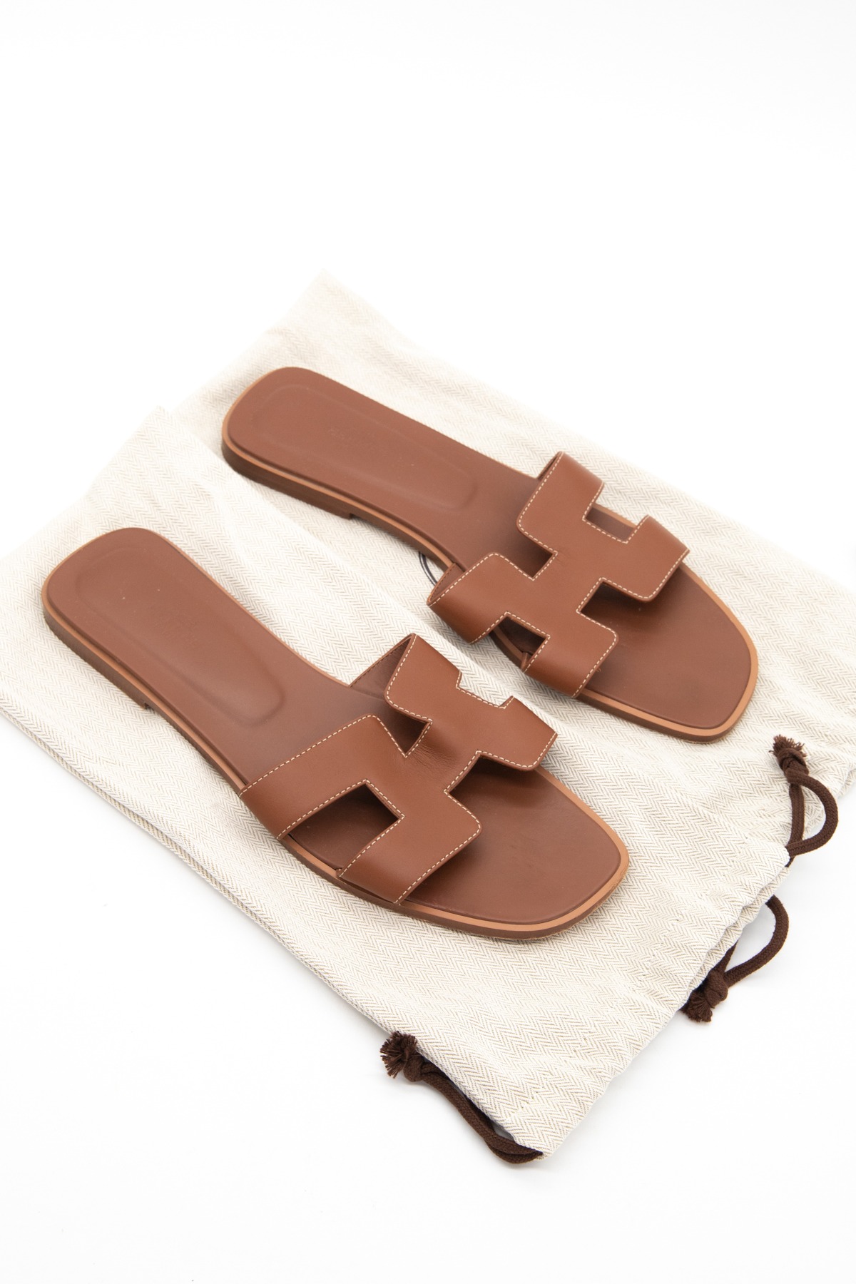 Hermès „Oran“ Sandalen in Hellbraun