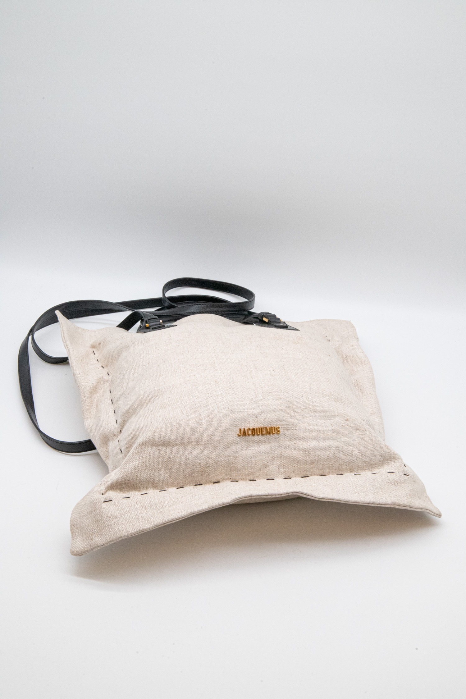 Jacquemus "Le Coussin" Schultertasche in Hellbeige