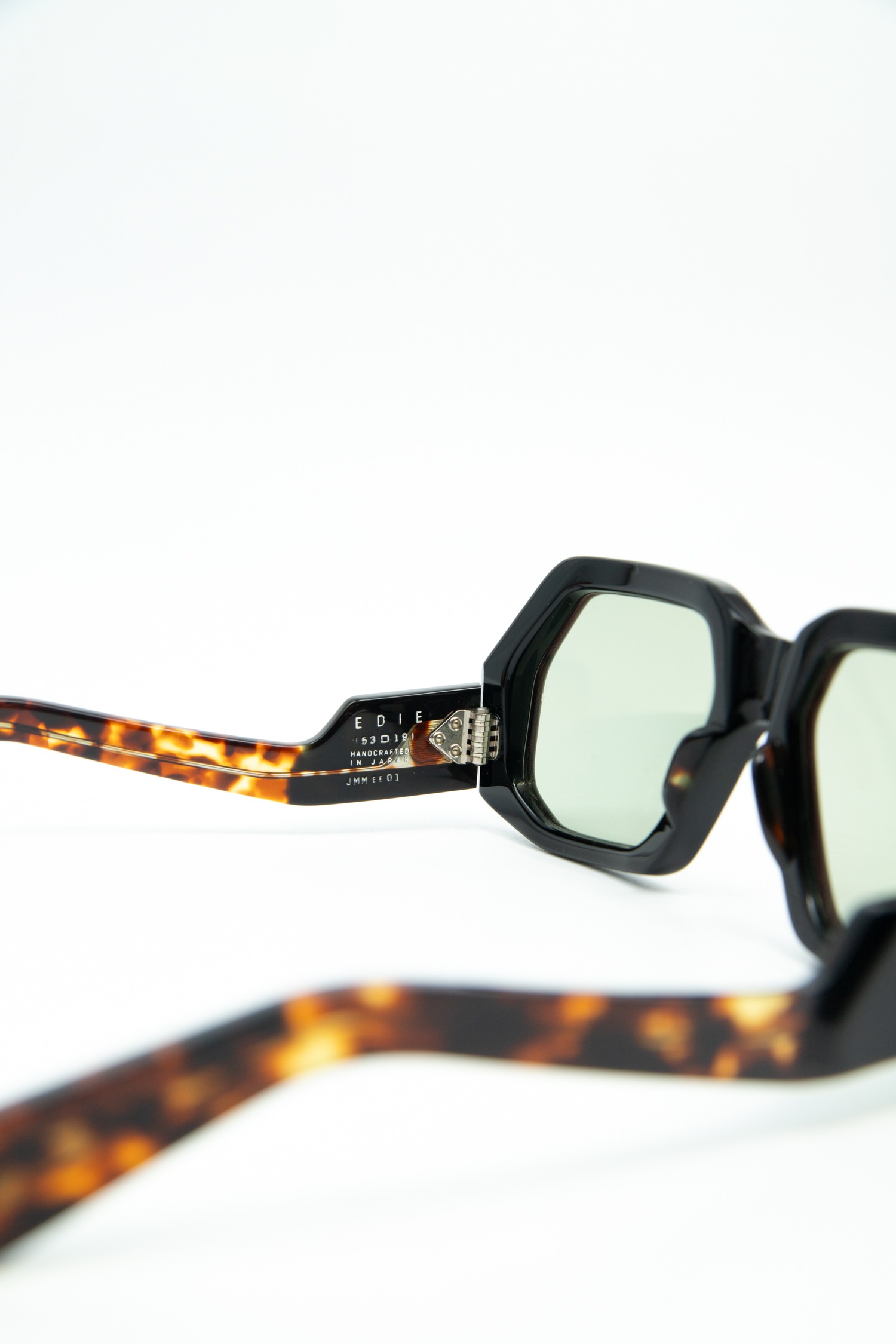 Jacques Marie Mage "Edie" Sonnenbrille in Schwarz und Tortoise