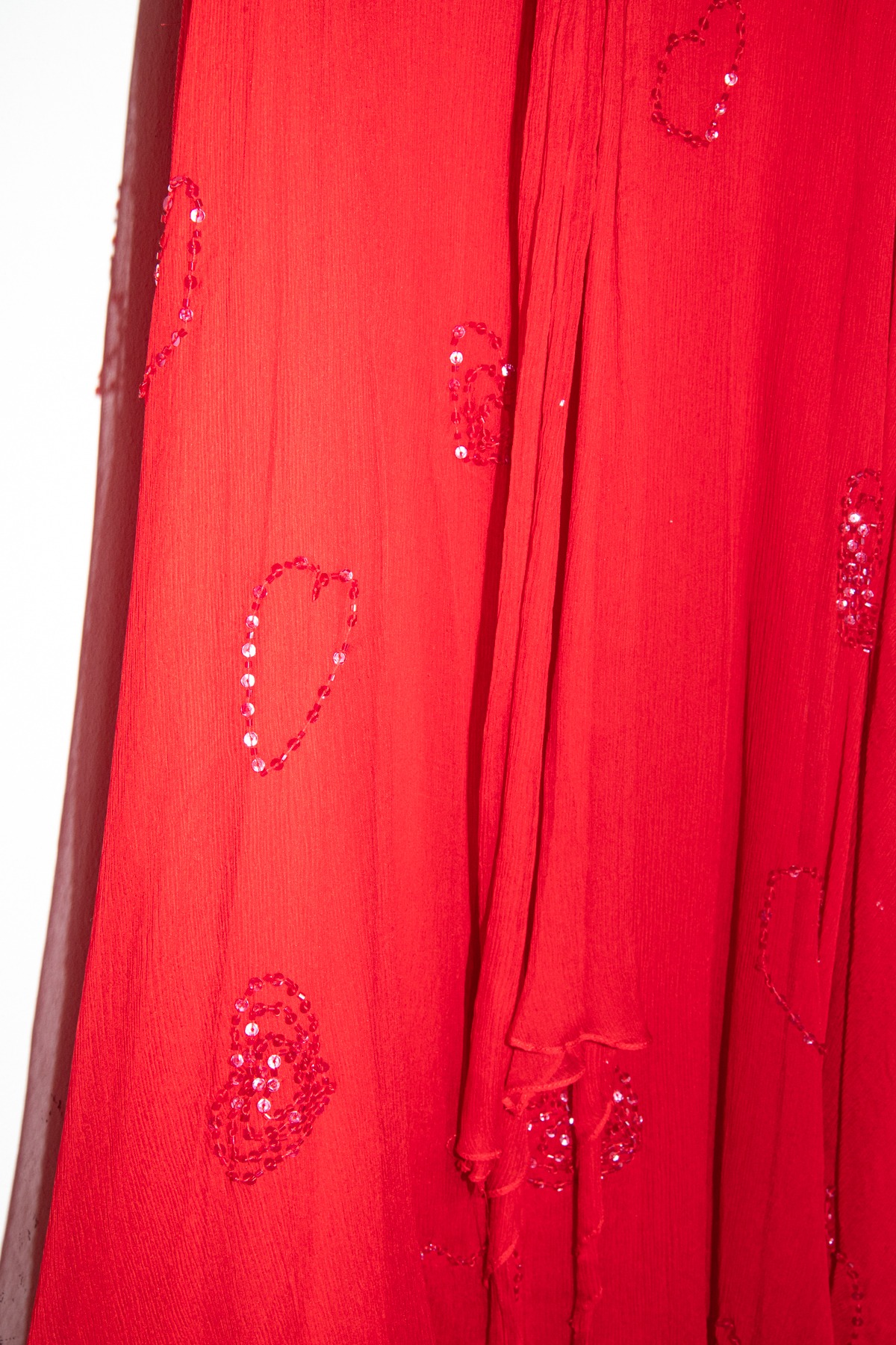 Jenny Packham Empire-Abendkleid mit Herzen und Perlen in Rot